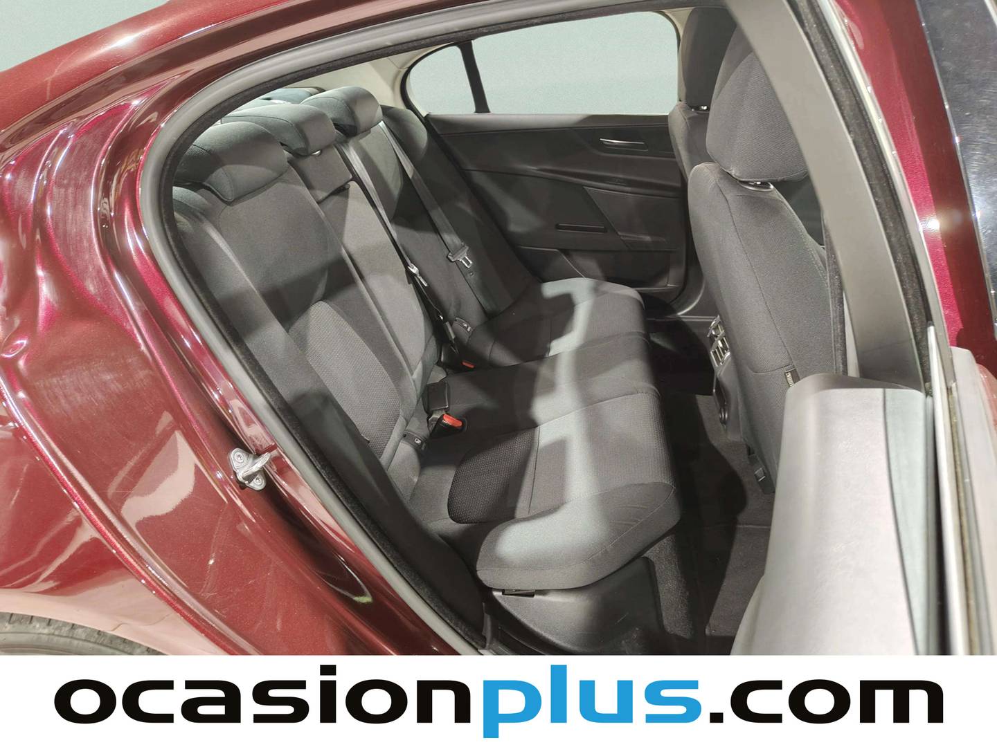 Foto Jaguar XE Jaguar XE 2.0 Diesel XE-Pure RWD (180 CV)