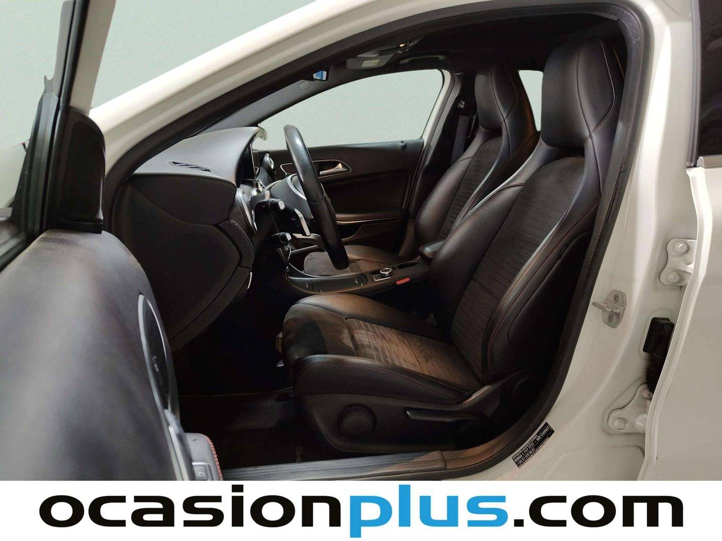 Foto asientos delanteros Mercedes Clase A Mercedes Clase A 180 d AMG Line (109 CV)
