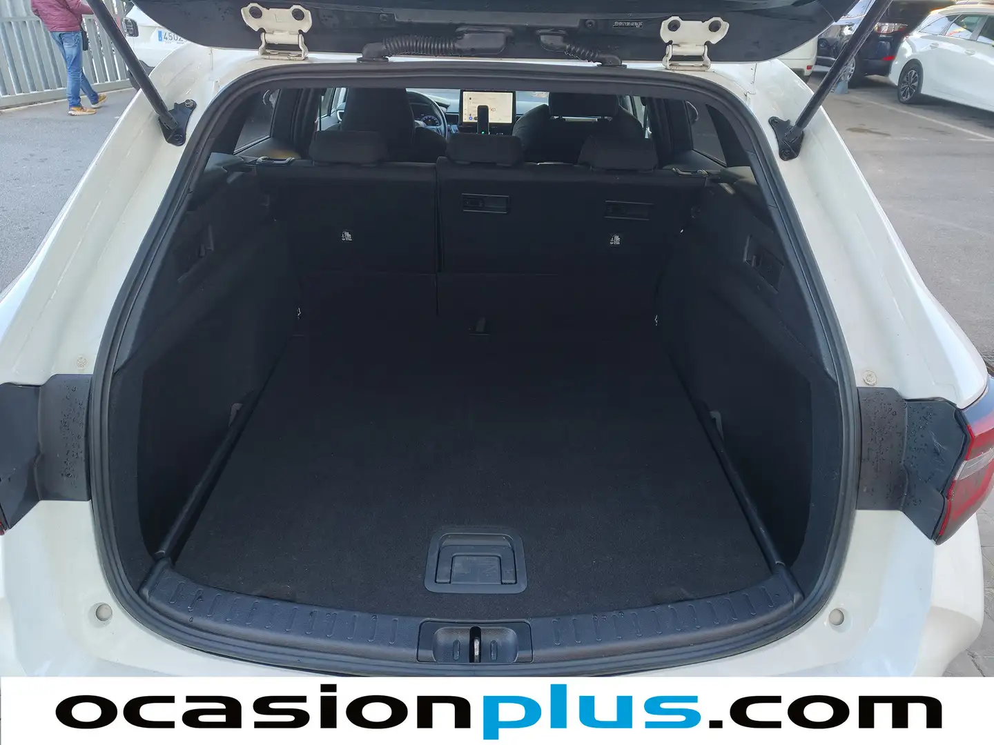 Foto Toyota Corolla Toyota Corolla Touring Sport 140H Business (140 CV)