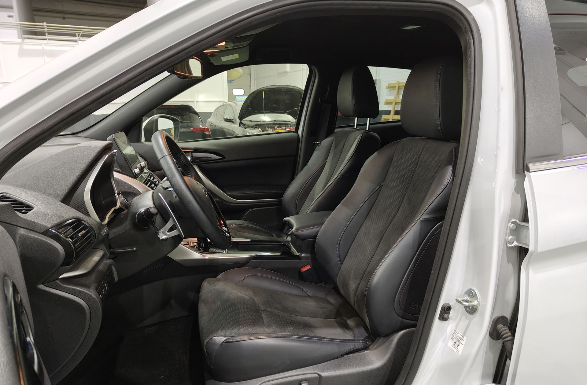 Mitsubishi Eclipse Cross 2.4 PHEV Kaiteki 4WD - foto 11