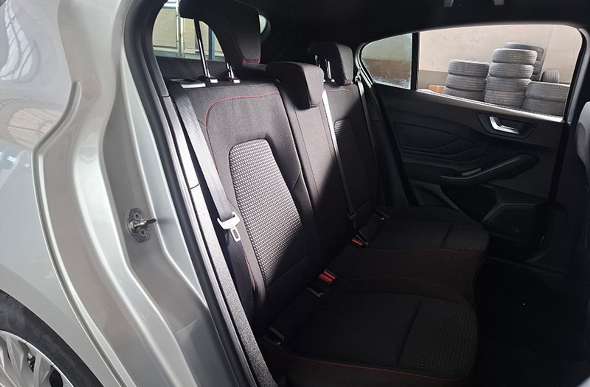 Ford Focus 1.0 EcoBoost MHEV ST-Line - foto 11