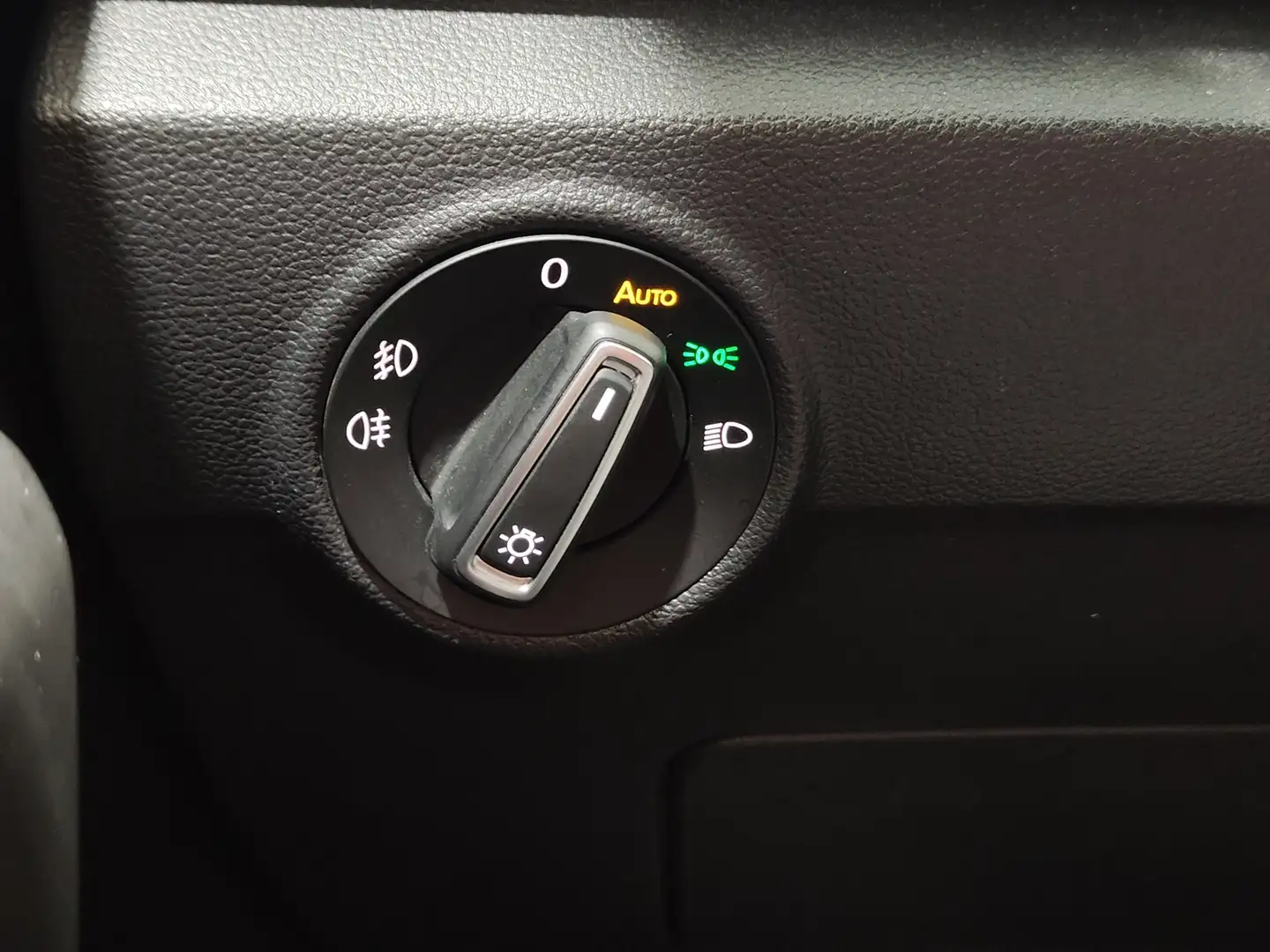 Foto Volkswagen T-Roc Volkswagen T-Roc Advance Style 1.0 TSI  (115 CV)