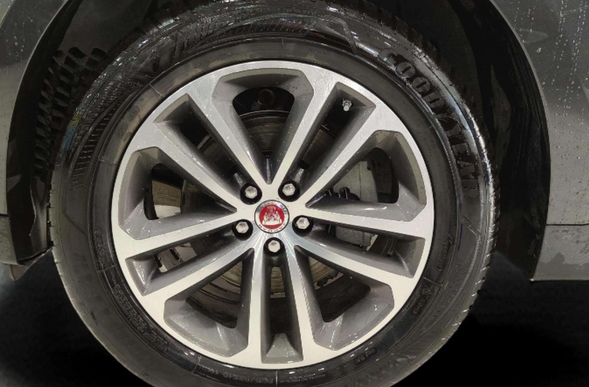Jaguar F-Pace 2.0T i4 Prestige AWD - foto 34