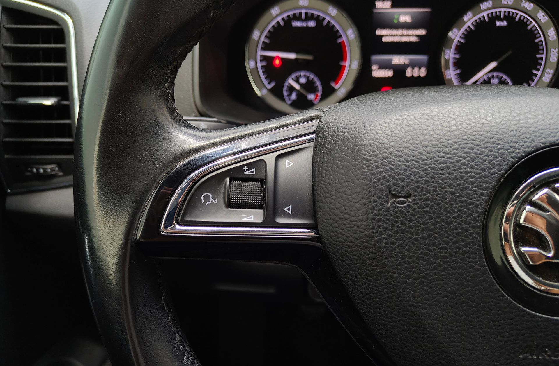 Škoda Karoq 1.0 TSI Ambition - foto 25