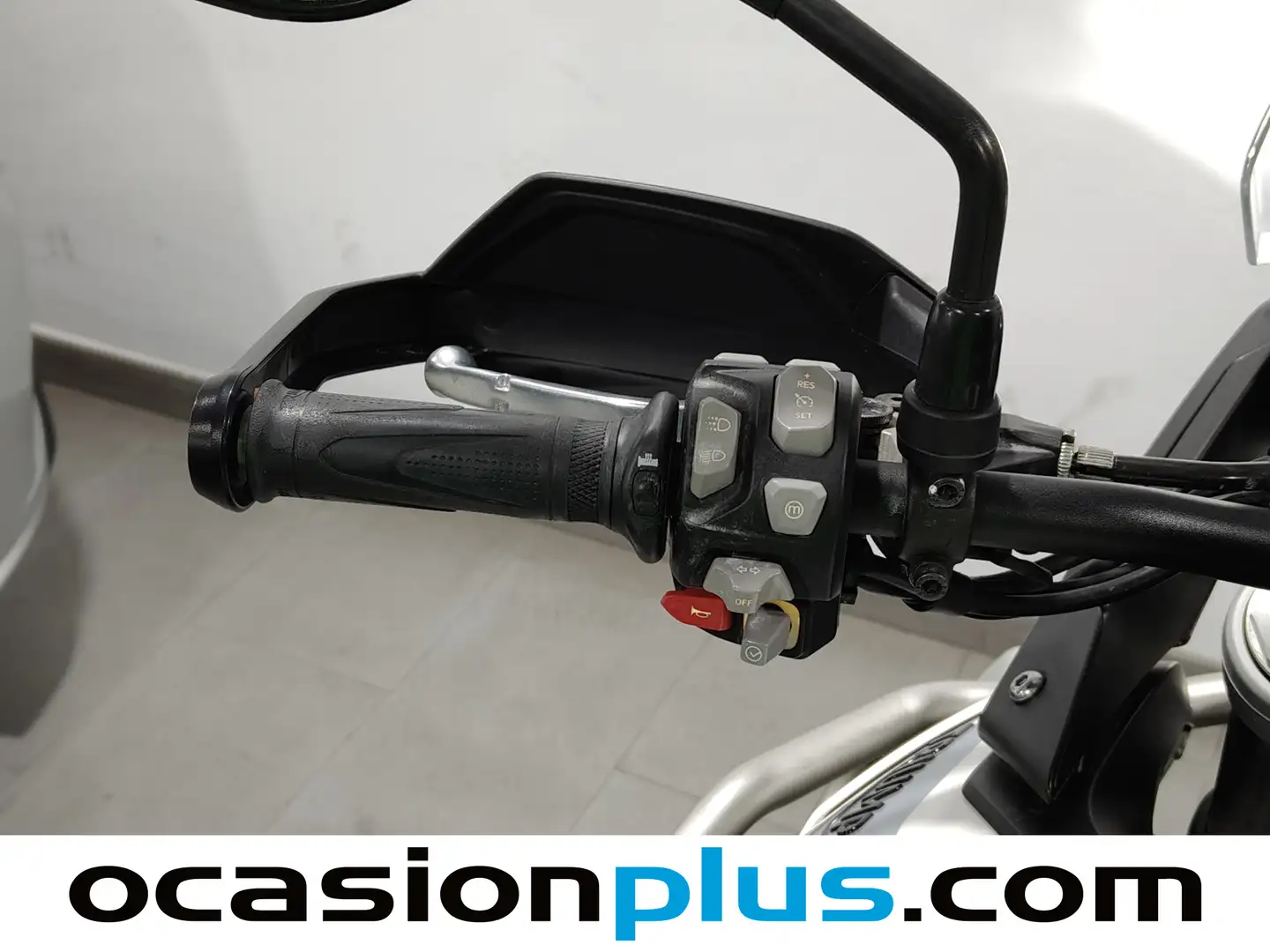 Foto Triumph Tiger 900 GT PRO Triumph Tiger 900 GT PRO (95 CV)