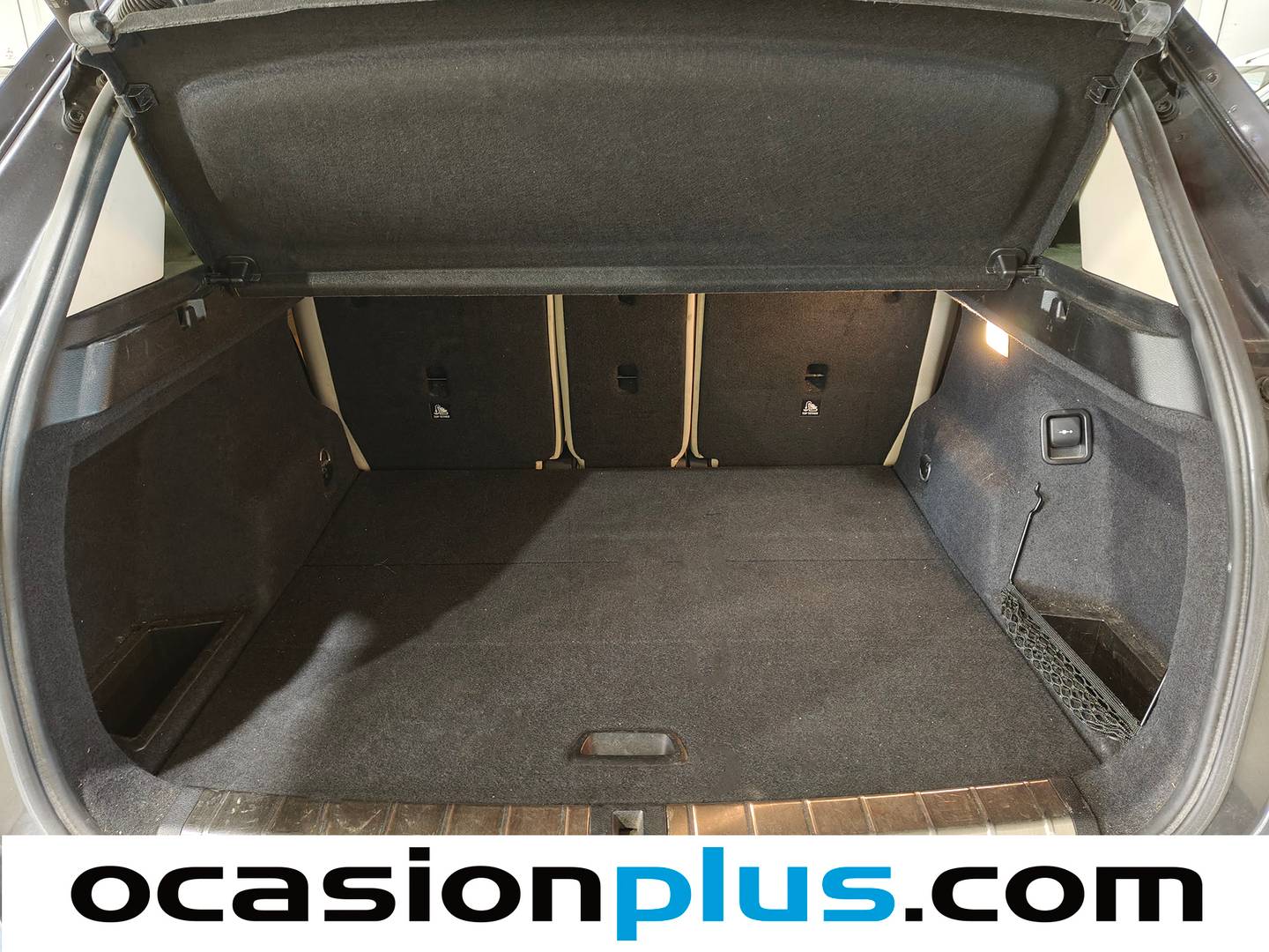 Fotos maletero BMW X1 BMW X1 sDrive18i (140 CV)