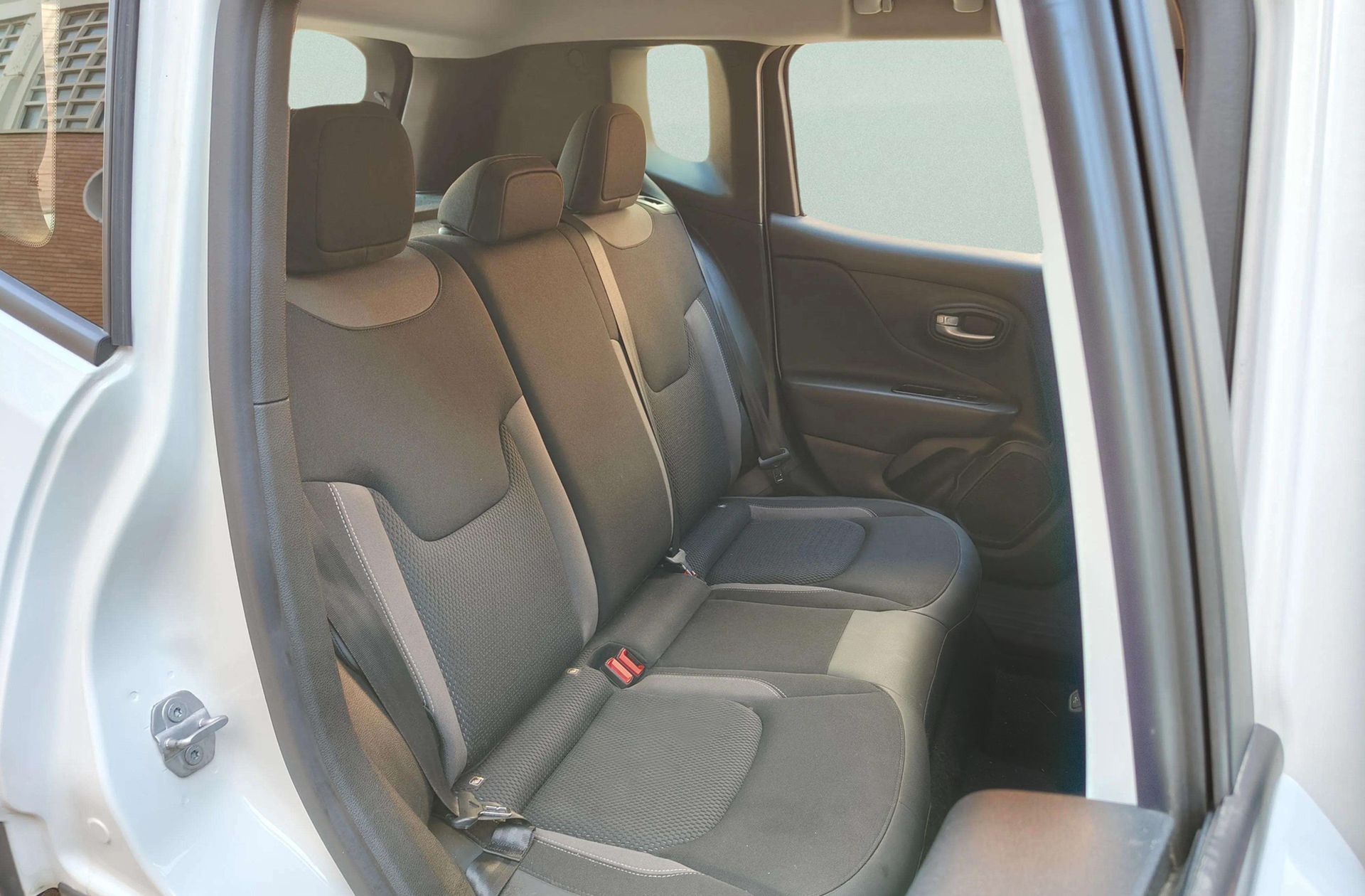 Jeep Renegade eHybrid 1.5 Limited ATX - foto 14
