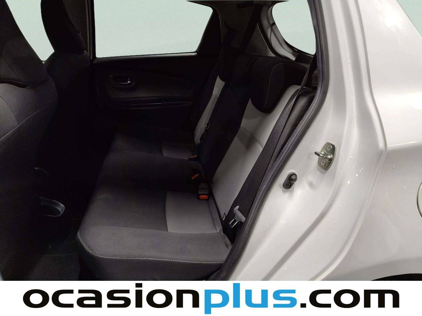 Foto asientos traseros Toyota Yaris Toyota Yaris 1.5 Hybrid Active (100 CV)