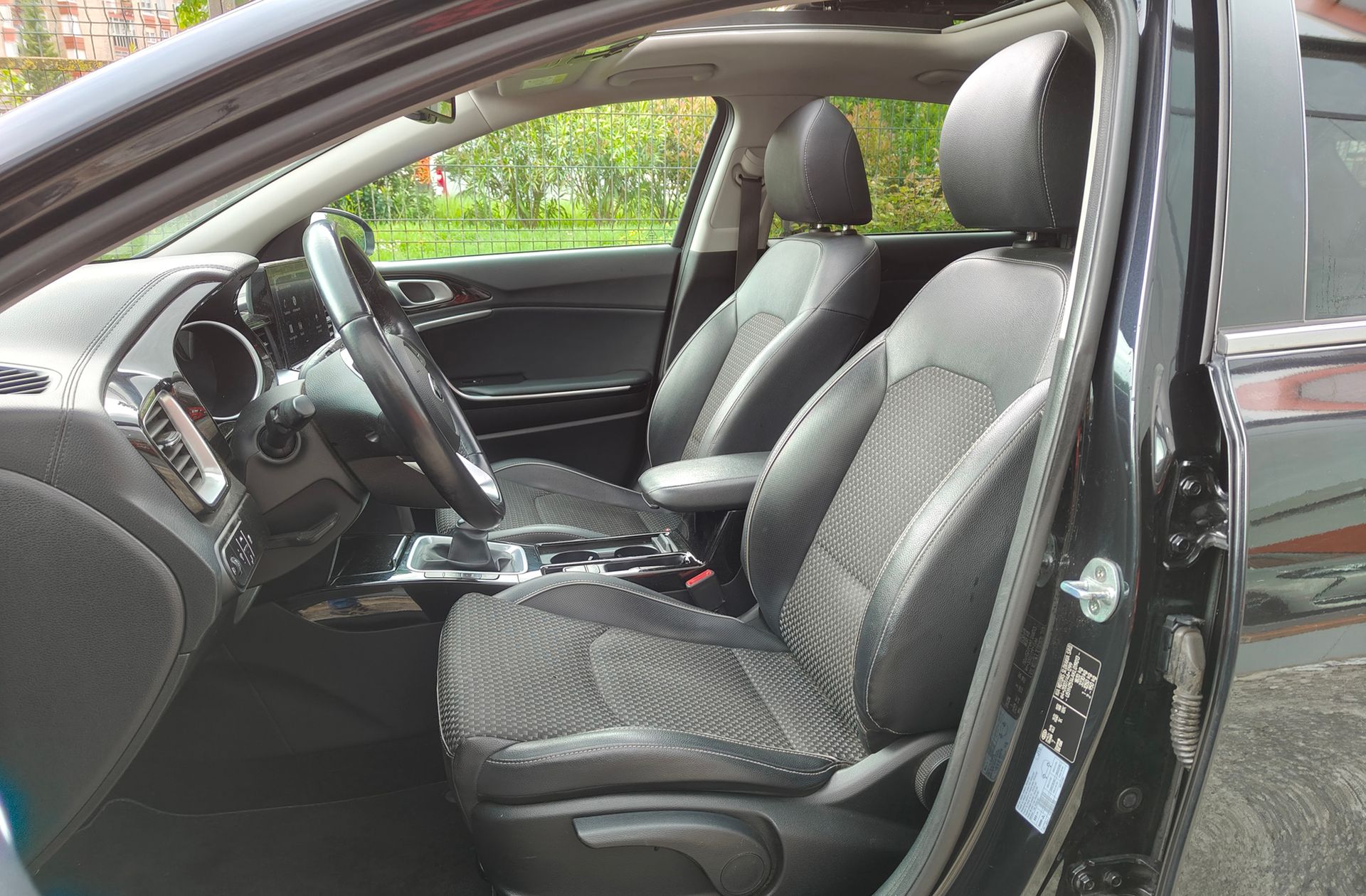 Kia Ceed 1.0 T-GDi Launch Edition - foto 10