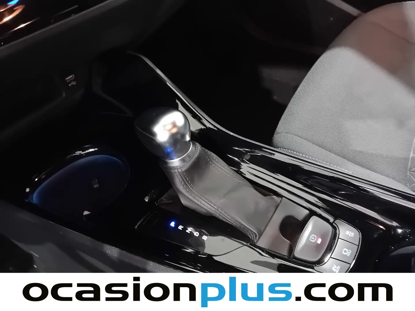 Foto Toyota C-HR Toyota C-HR 1.8 125H Advance (122 CV)