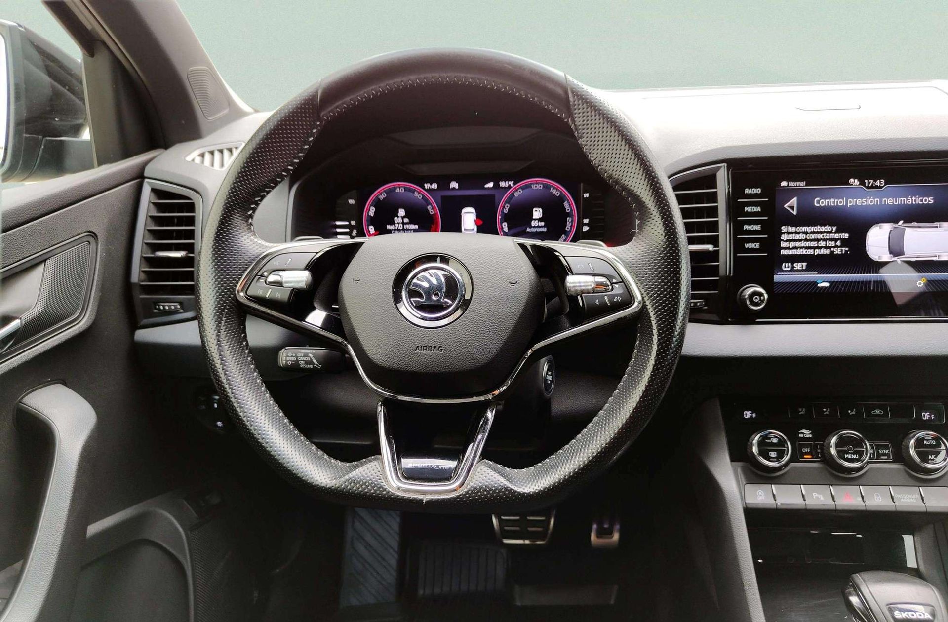 Škoda Karoq 1.5 TSI ACT Sportline DSG - foto 23