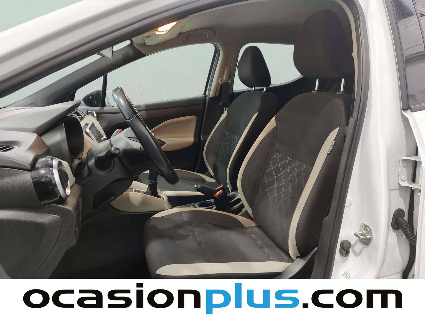 Foto asientos delanteros Nissan Micra Nissan Micra IG-T N-Design Black (92 CV)