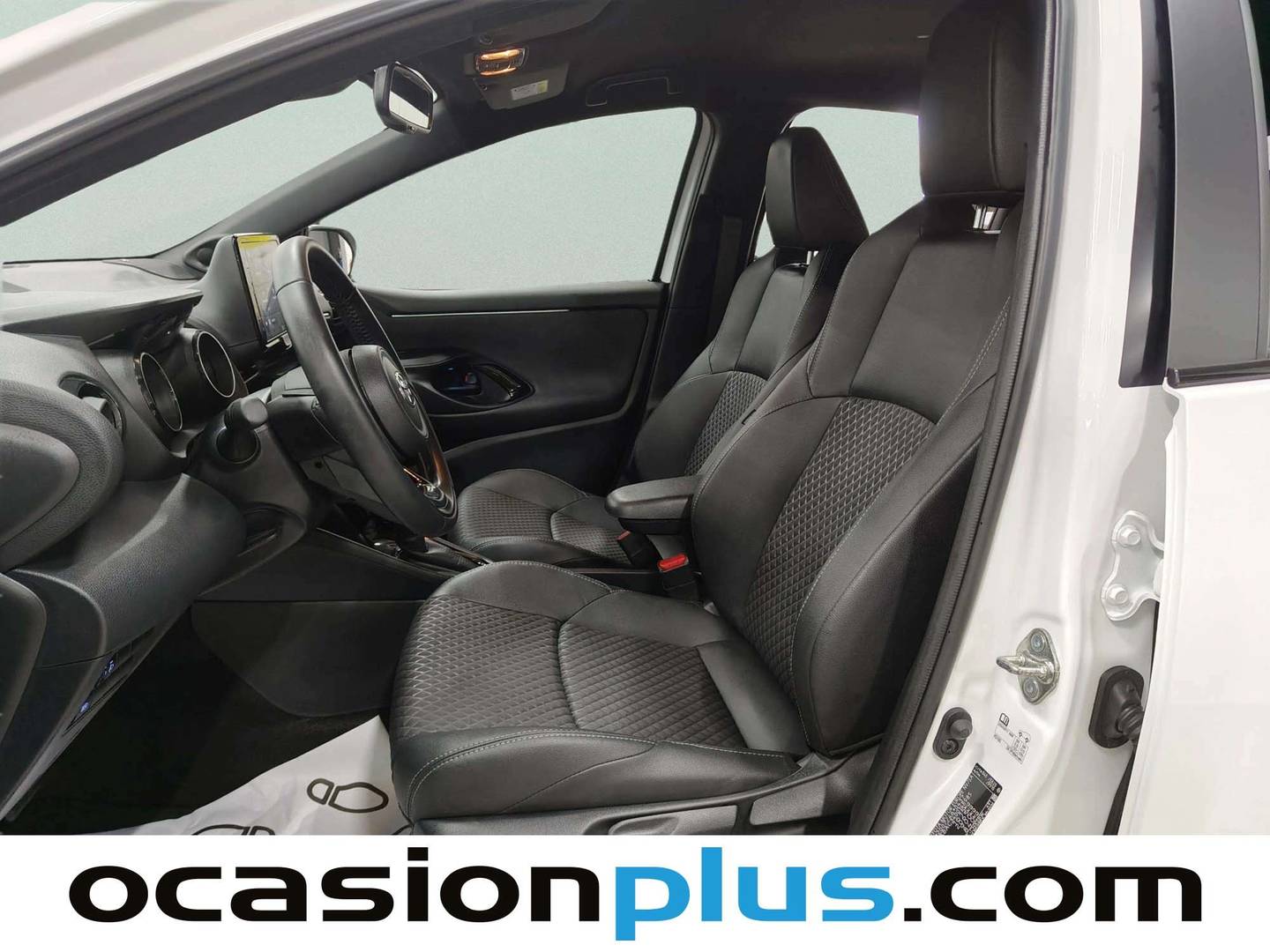 Foto asientos delanteros Toyota Yaris Toyota Yaris 1.5 120H Style Plus (116 CV)
