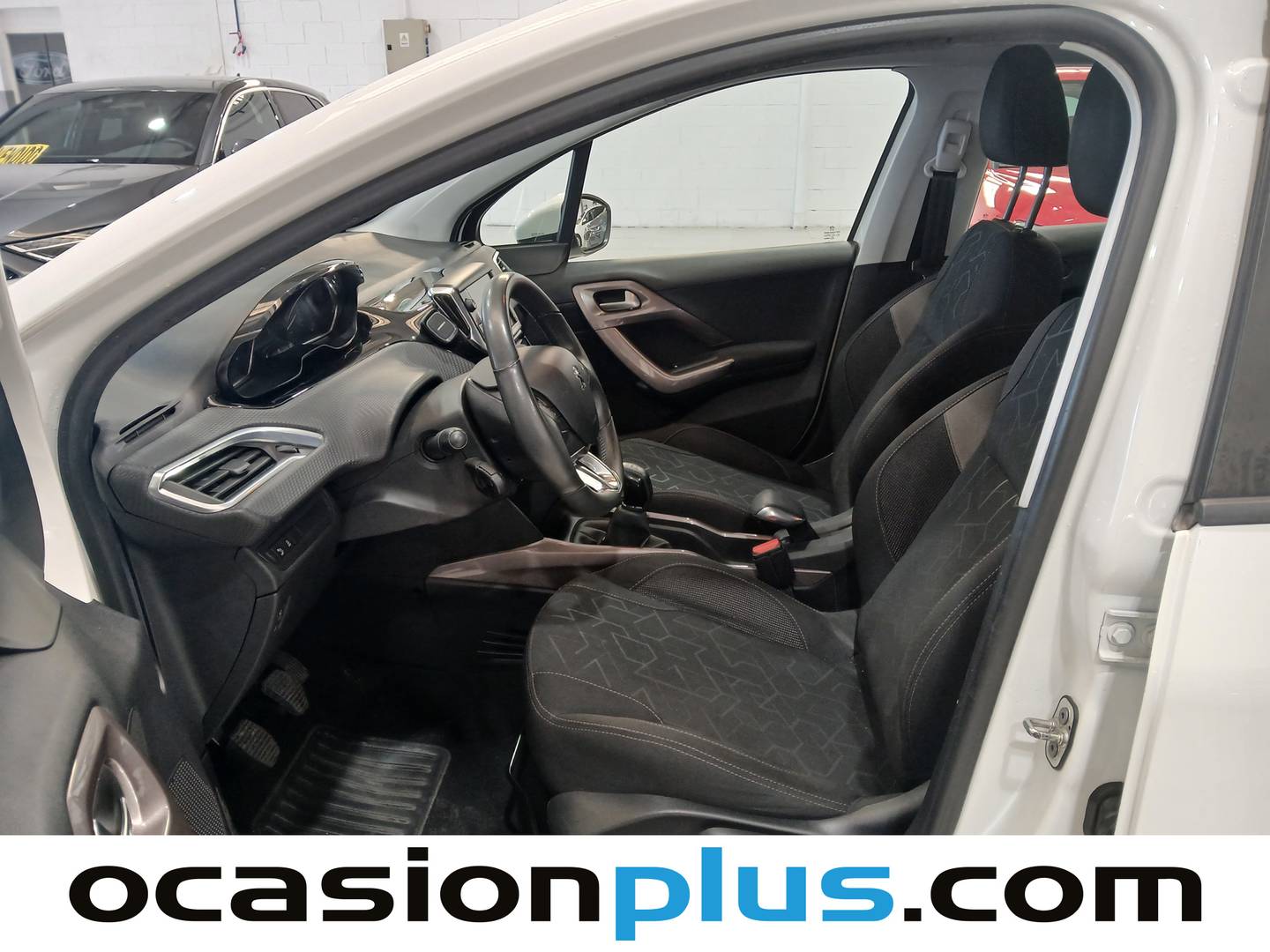 Foto asientos delanteros Peugeot 2008 Peugeot 2008 VTI 82 Active (82 CV)