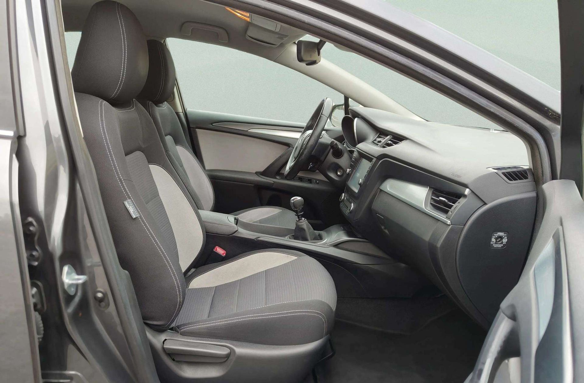 Toyota Avensis 1.8 140 Advance - foto 18