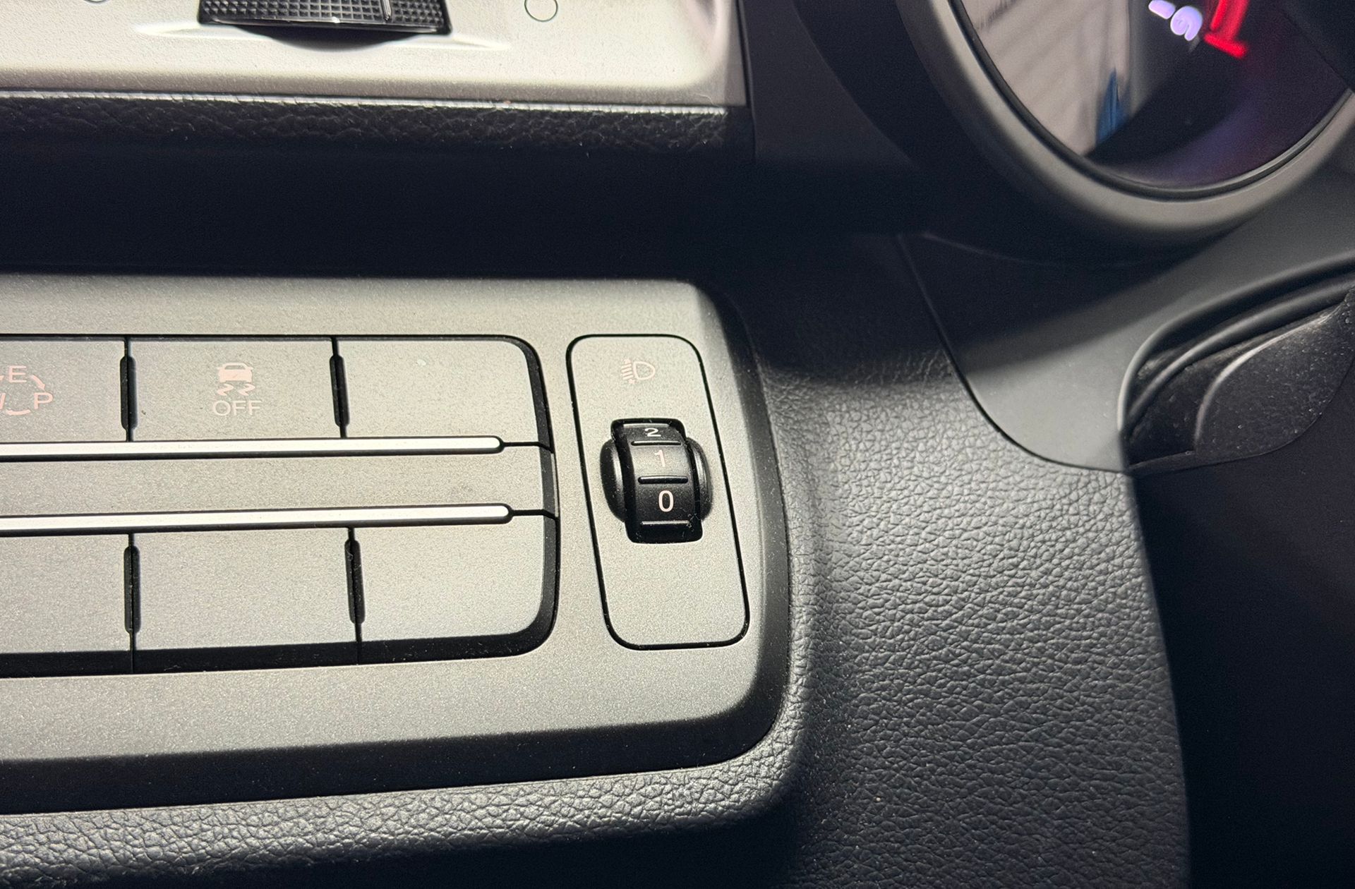 SsangYong Tivoli 1.6 D16T Limited 4x2 - foto 8