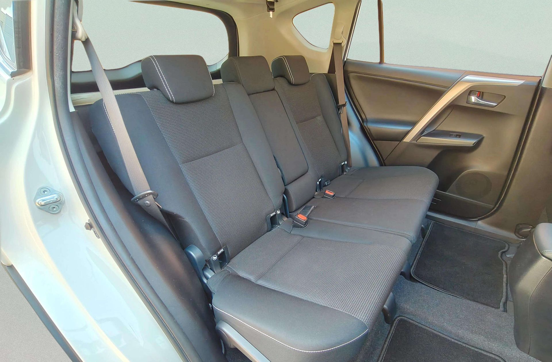 Toyota RAV4 150D 2WD Advance - foto 18