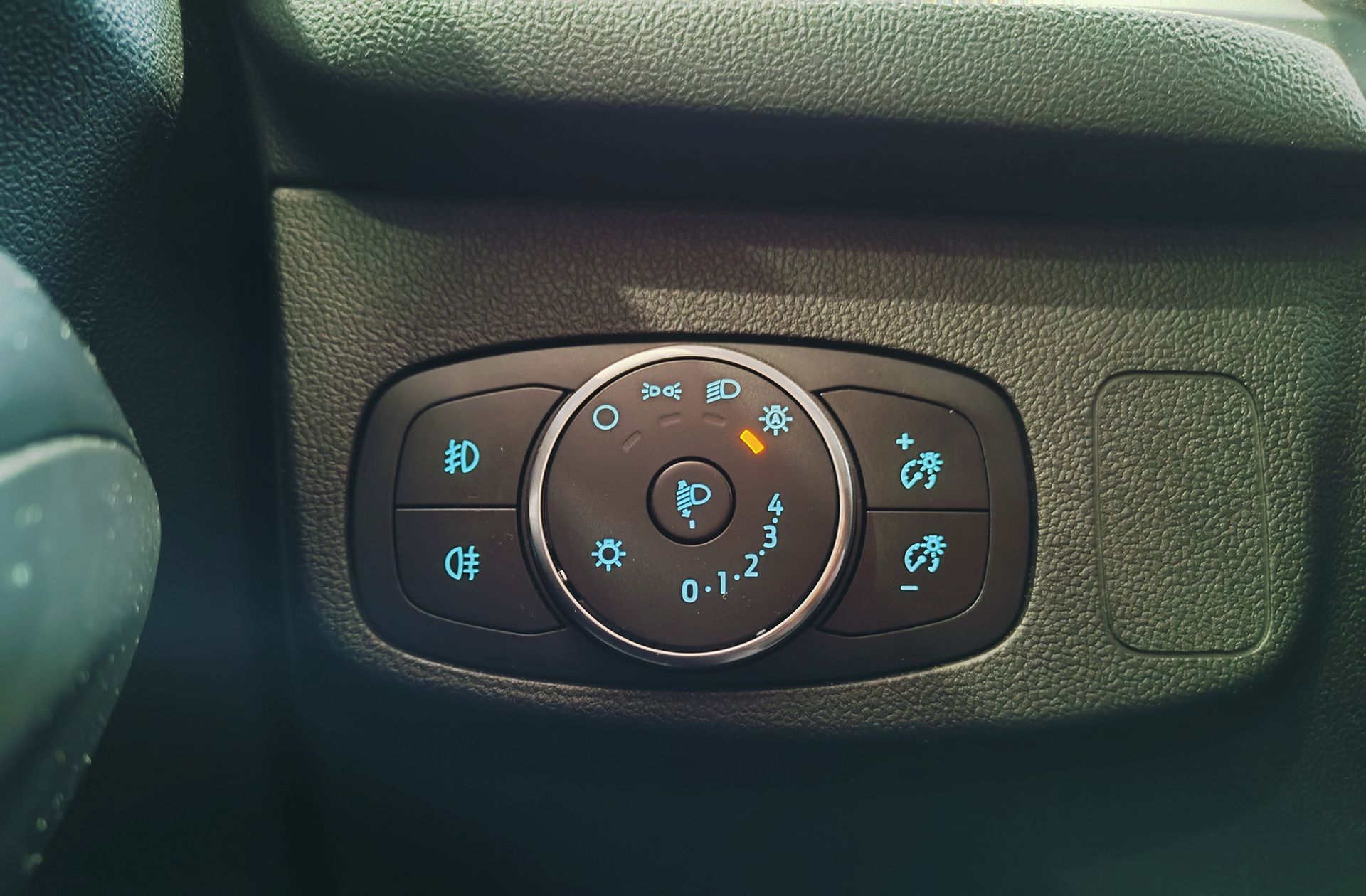 Ford Focus 1.0 EcoBoost MHEV Trend+ - foto 12
