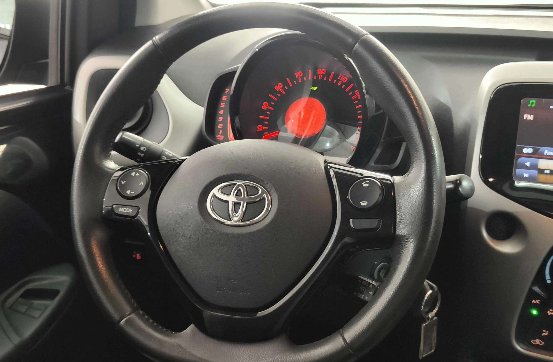 Toyota Aygo 1.0 70 x-play - foto 16