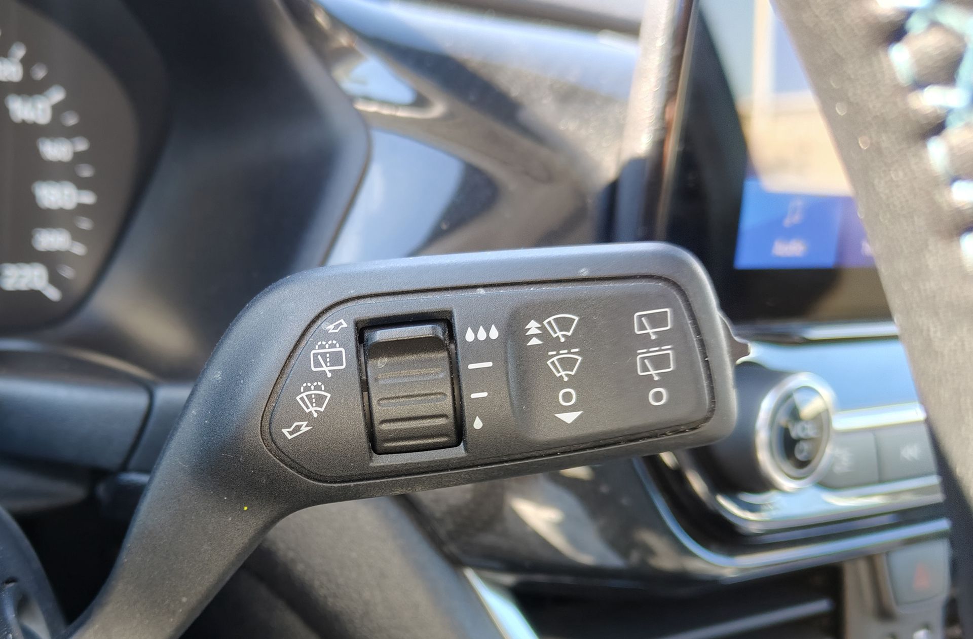 Ford Fiesta 1.0 EcoBoost MHEV Active - foto 24