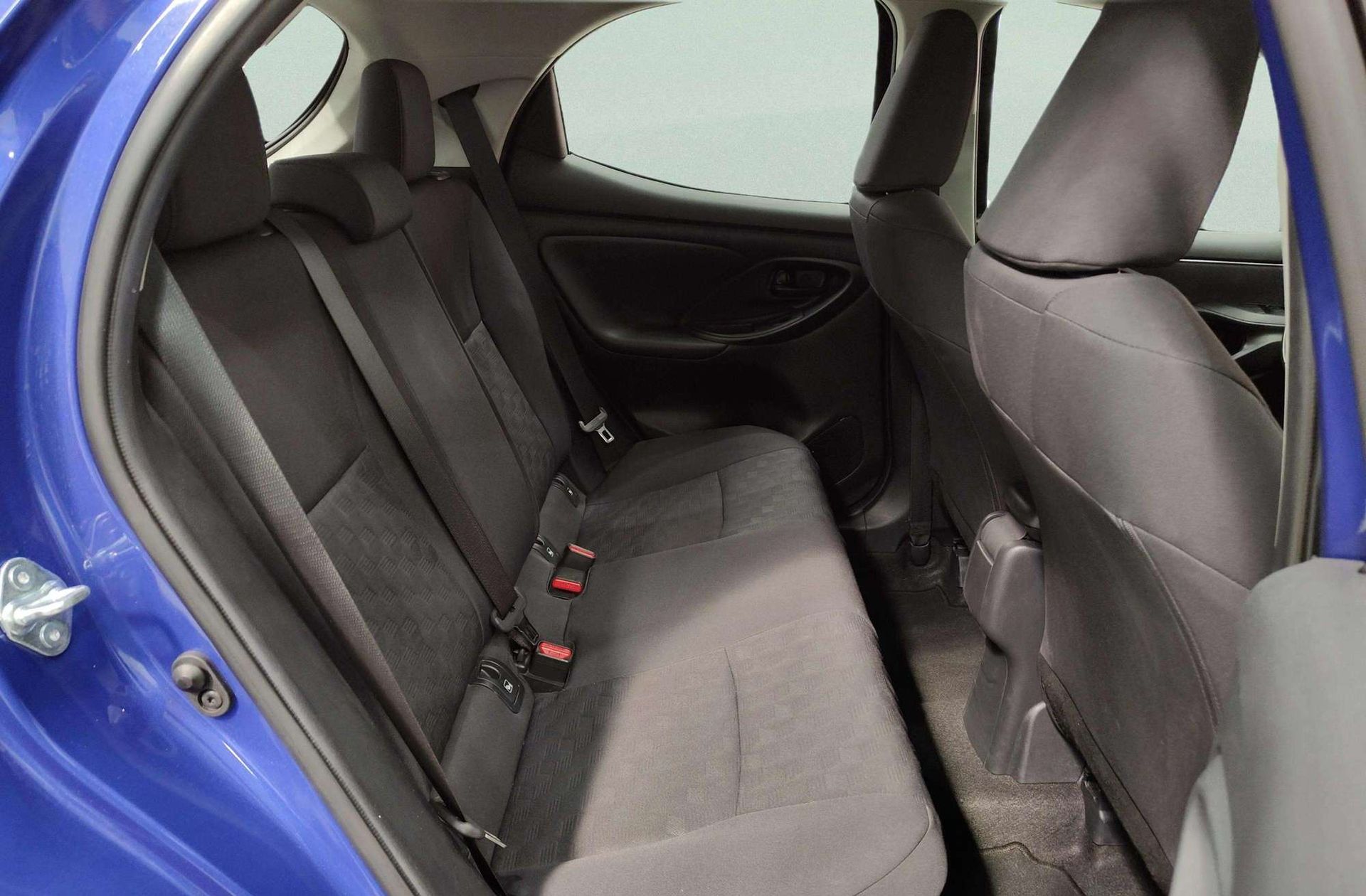 Toyota Yaris 120H Active Plus - foto 17