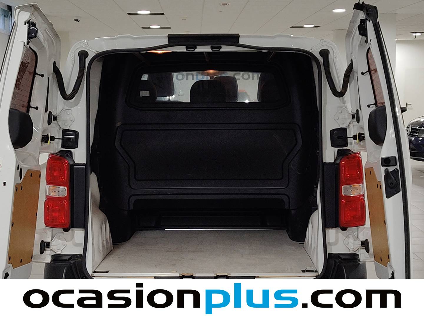 Foto asientos traseros Peugeot Expert Peugeot Expert Furgon DC BlueHDi 120 Pro Standard 90 kW (122 CV)