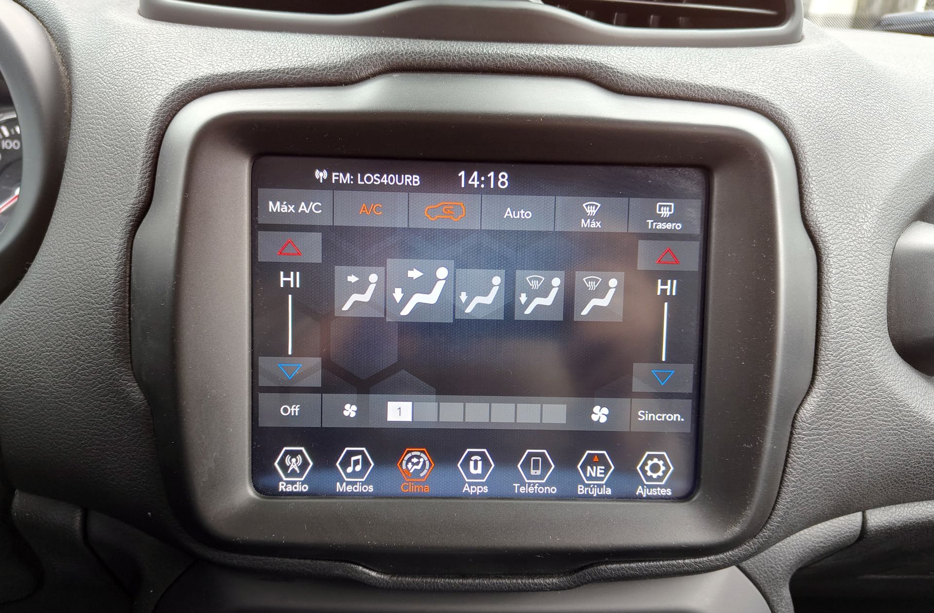 Jeep Renegade eHybrid 1.5 Limited ATX - foto 25