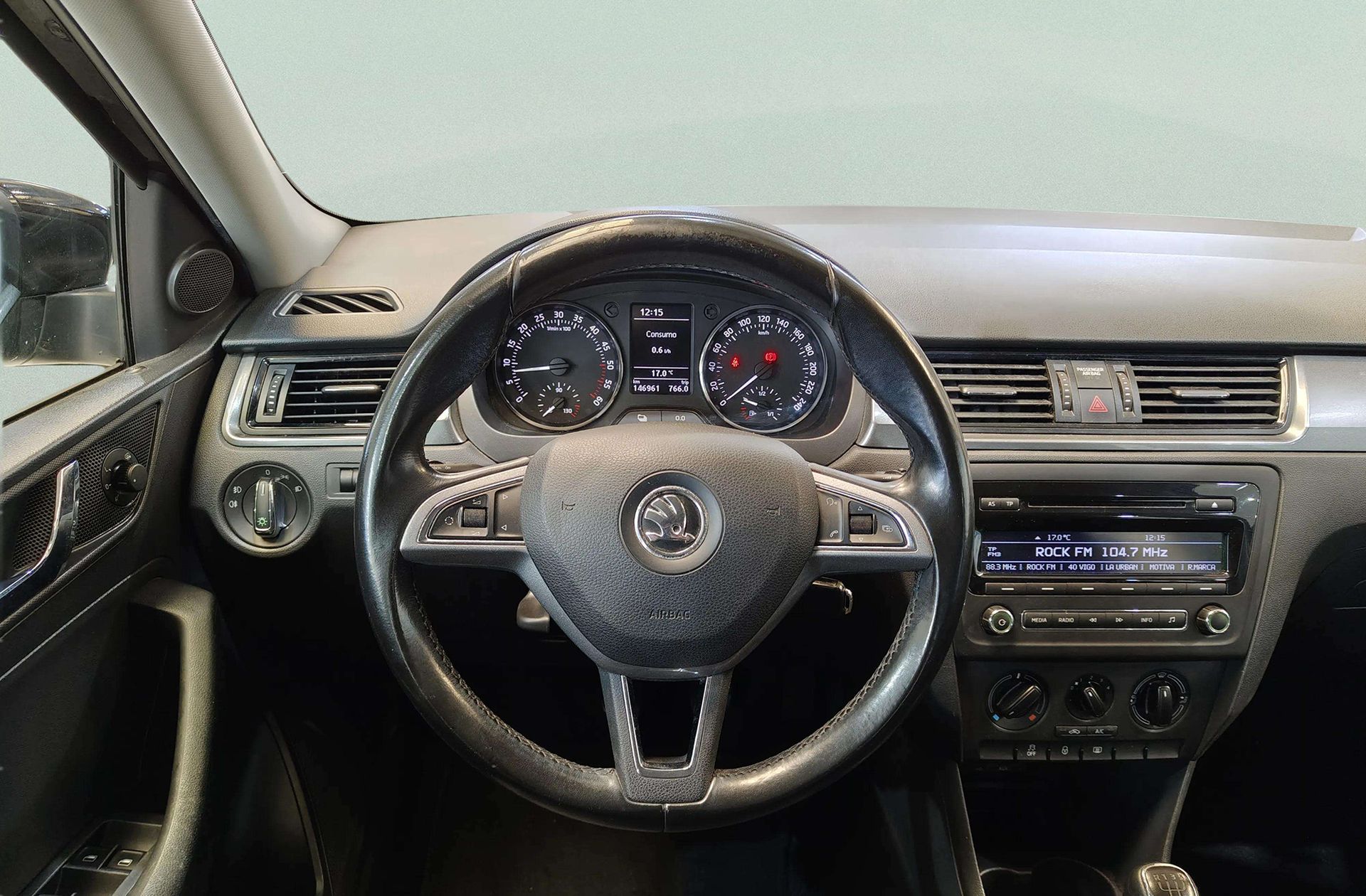 Škoda Spaceback 1.6 TDI CR Ambition - foto 21