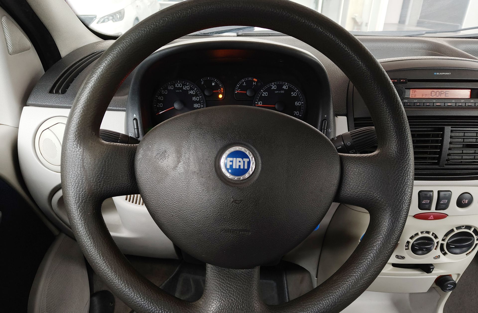 Fiat Punto 1.4 16v Dynamic - foto 17