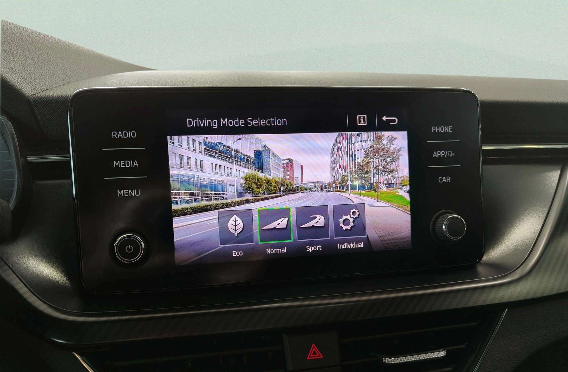 Škoda Kamiq 1.0 TSI Montecarlo DSG - foto 12
