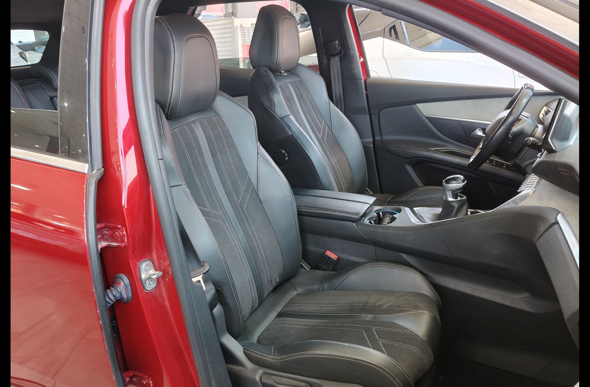 Peugeot 3008 PureTech 130 GT - foto 20