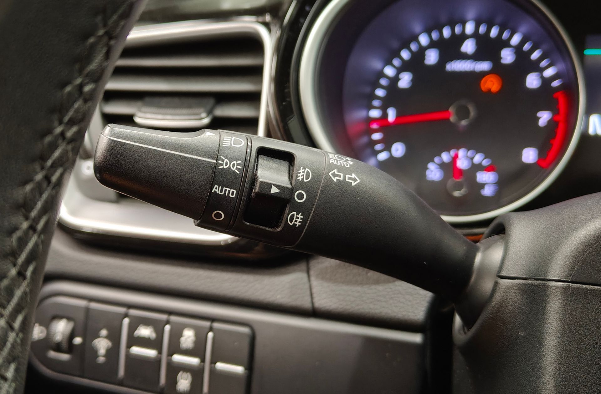 Kia XCeed 1.5 MHEV iMT Tech - foto 26