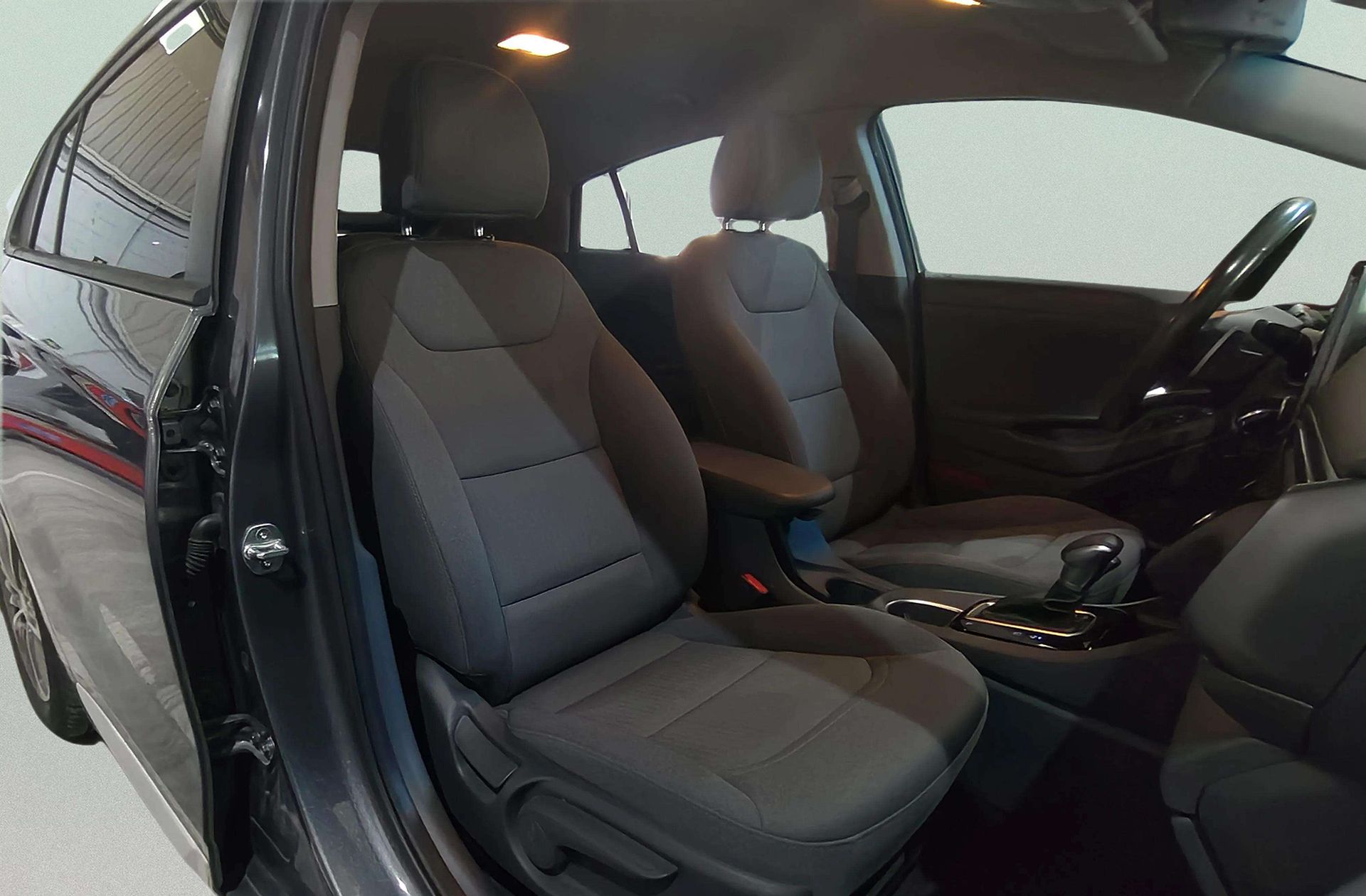 Hyundai Ioniq 1.6 GDI PHEV Klass DT - foto 18