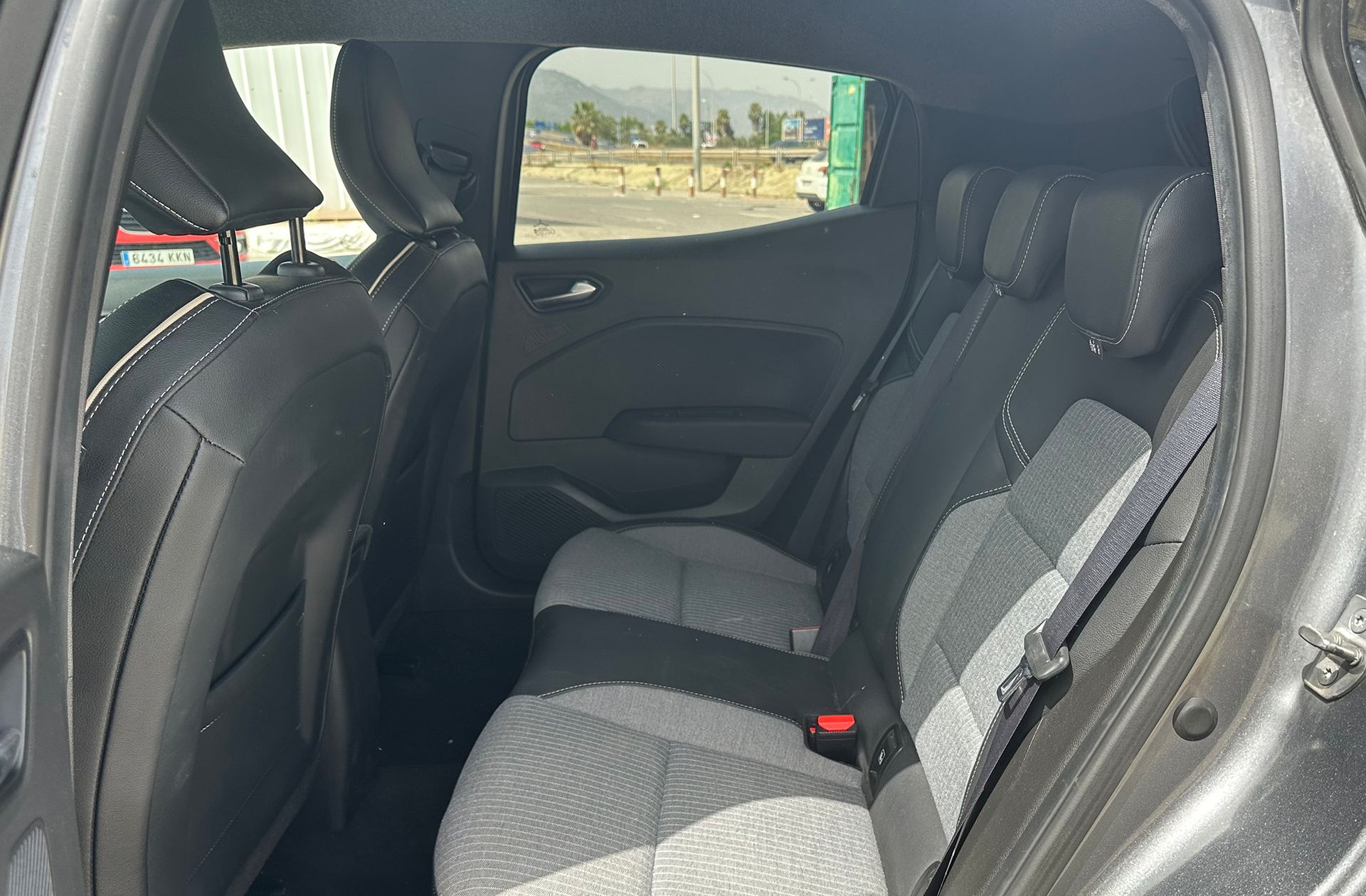 Renault Clio Techno TCe - foto 12
