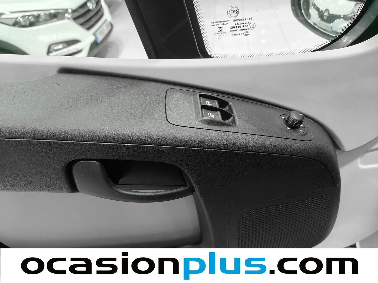 Foto Burstner BT5902 Burstner BT5902 TRAVEL VAN T-590 (150 CV)