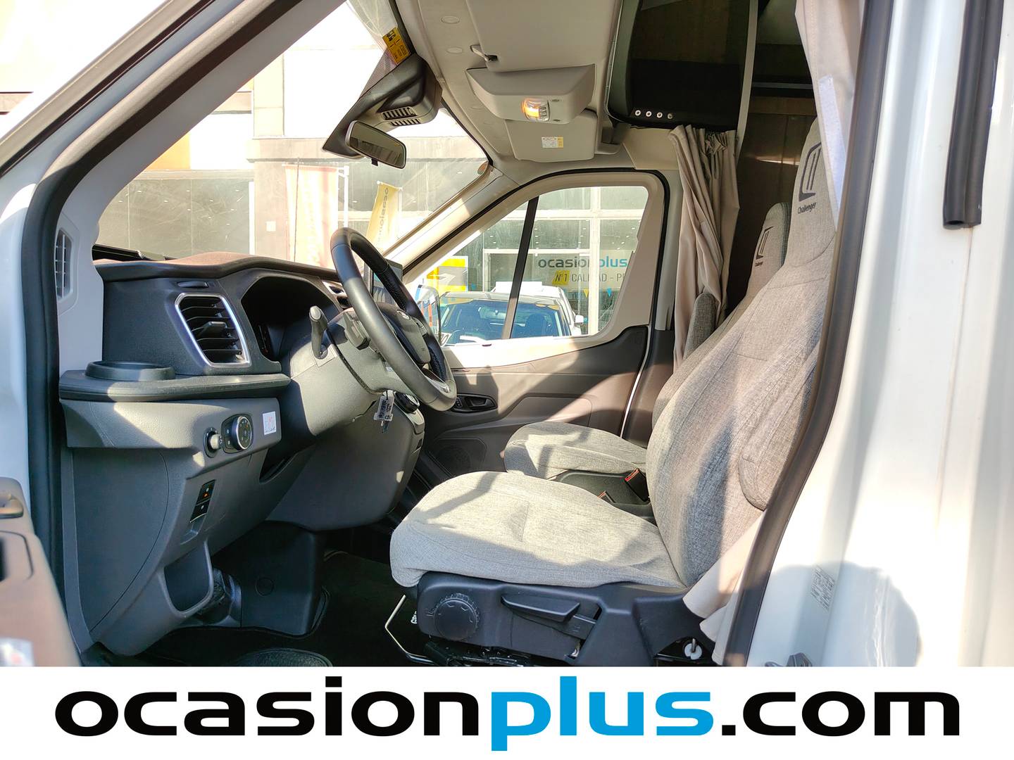 Foto asientos delanteros Challenger 380 D Challenger 380 D D Break Edition (131 CV) 4 Plazas