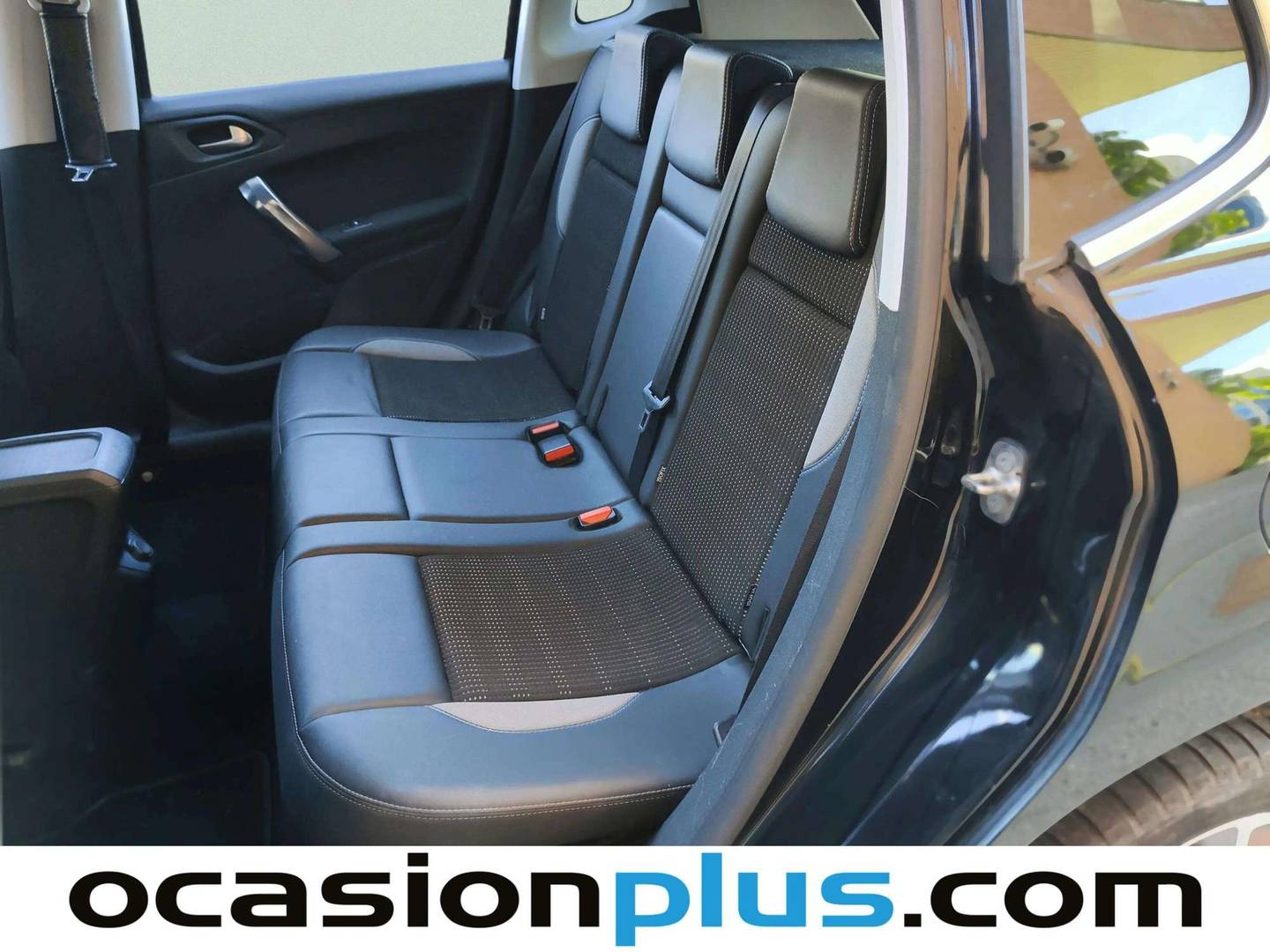 Foto asientos traseros Peugeot 2008 Peugeot 2008 BlueHDi 100 S&S Allure (100 CV)