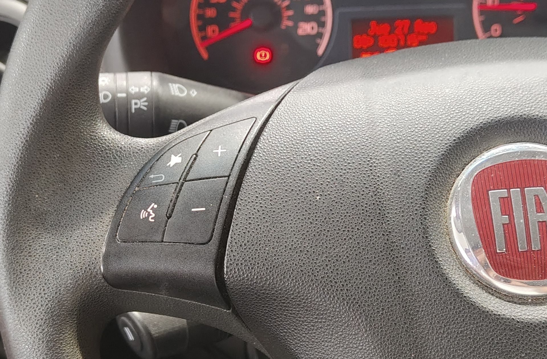 Fiat Fiorino Cargo Furgon 1.3 MultiJet Base - foto 21