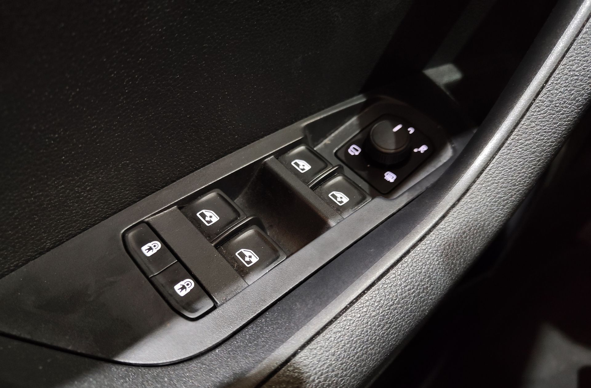 Škoda Karoq 1.5 TSI ACT Design DSG - foto 40