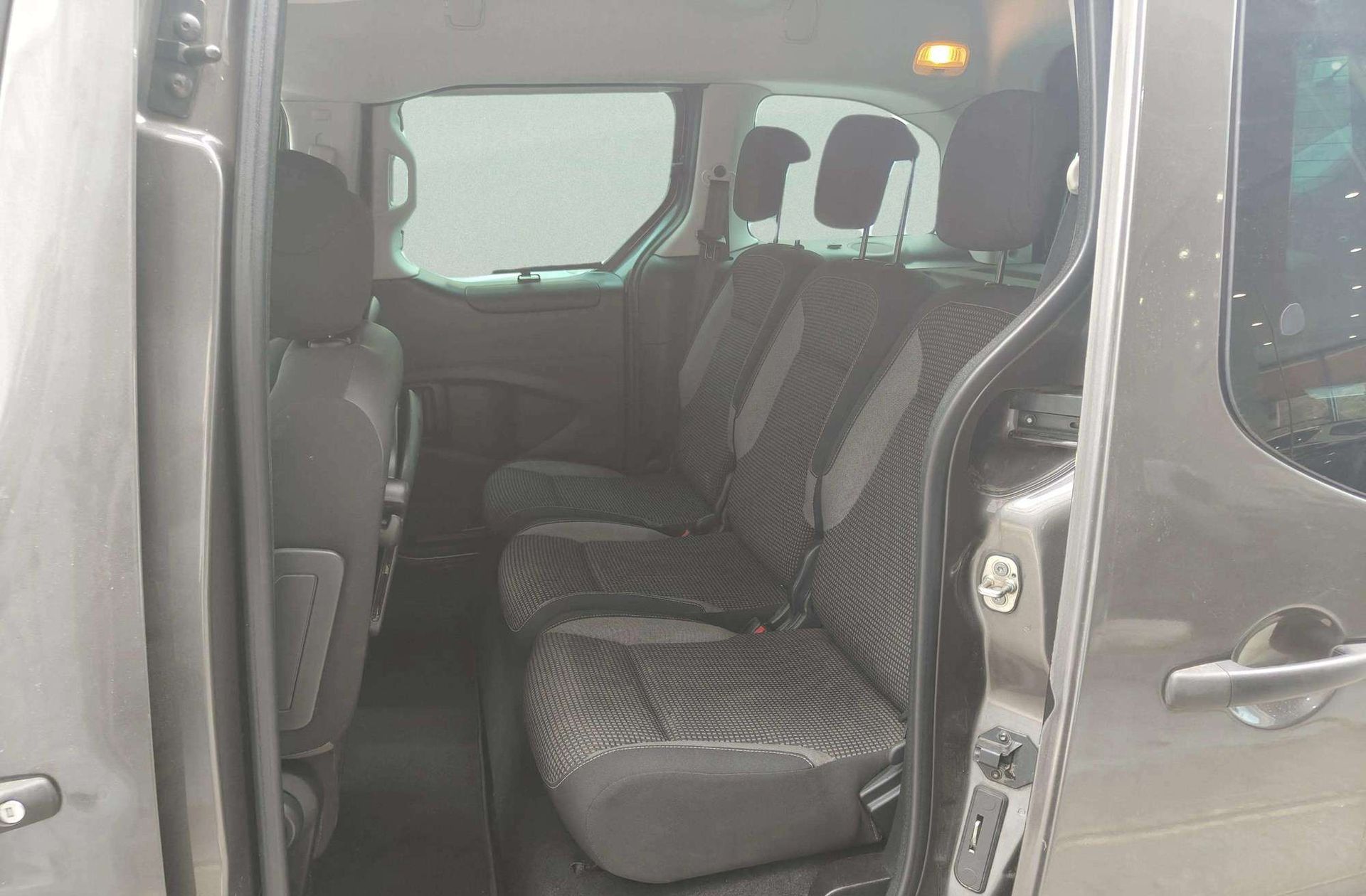 Peugeot Partner Tepee Combi 1.2 PureTech Adventure Edition - foto 13