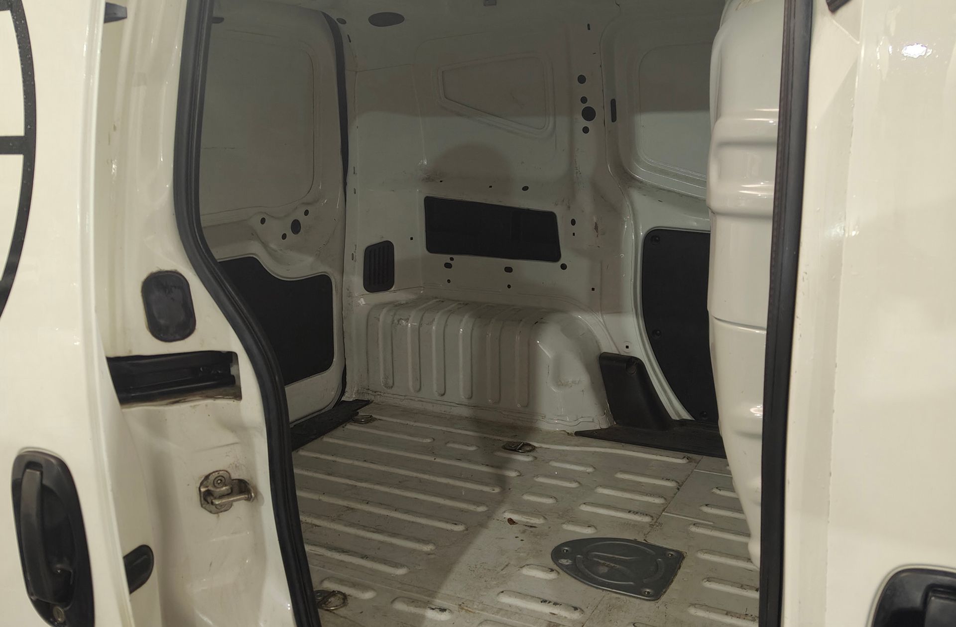 Fiat Fiorino Cargo Furgon 1.3 MultiJet Base - foto 12