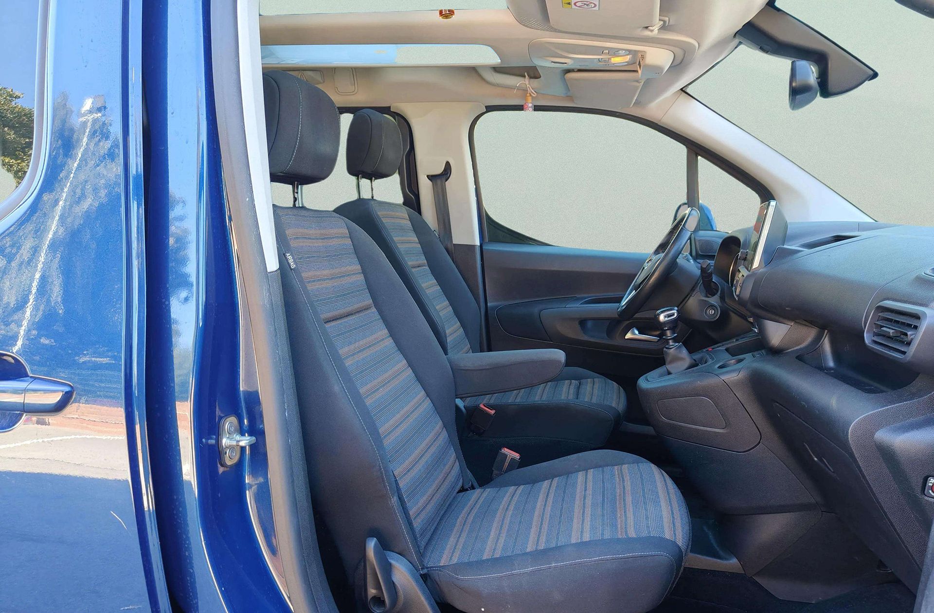 Opel Combo 1.2 Turbo Selective XL - foto 18