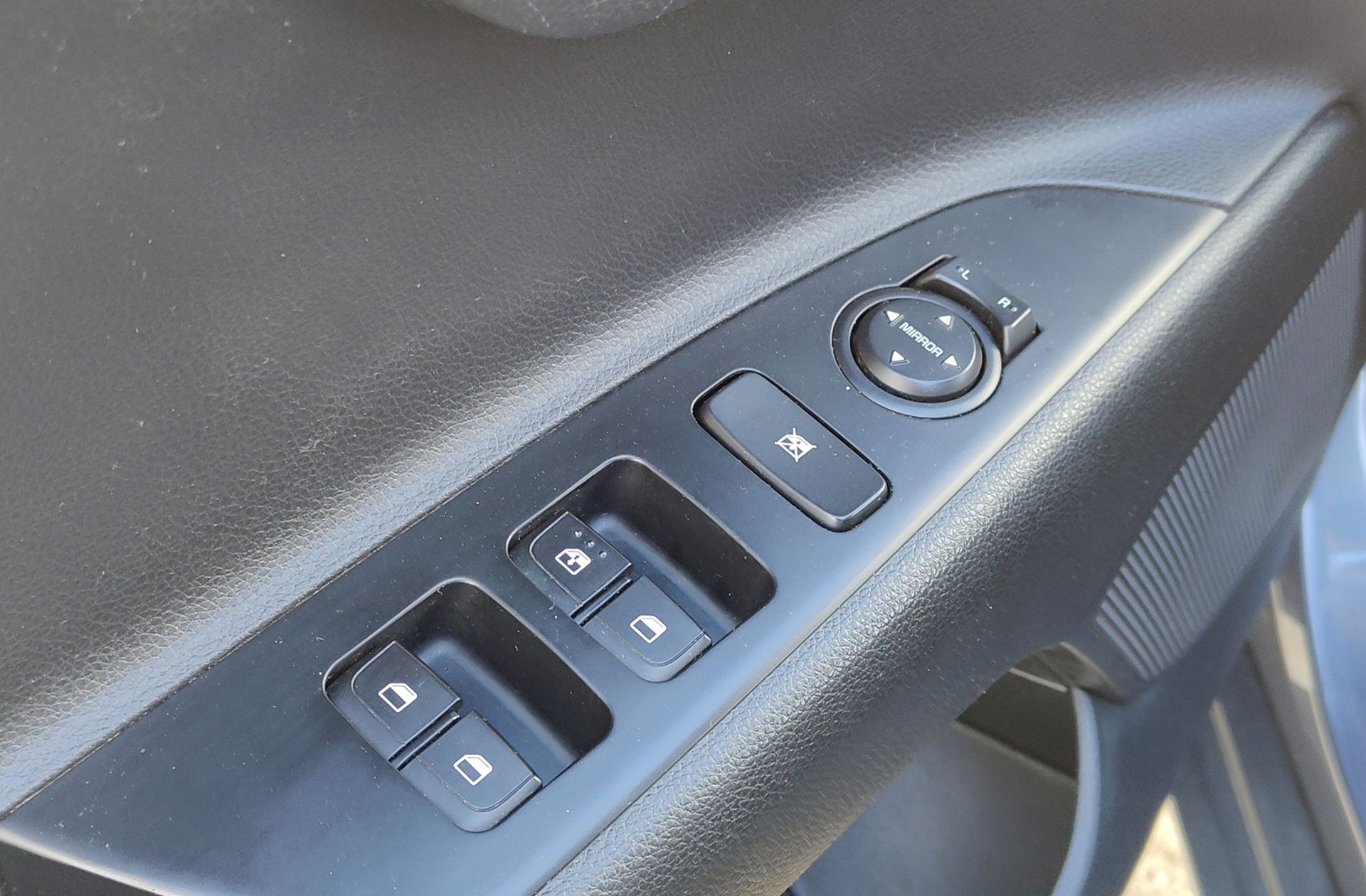 Kia Stonic 1.6 CRDi VGT Eco-D Concept - foto 29