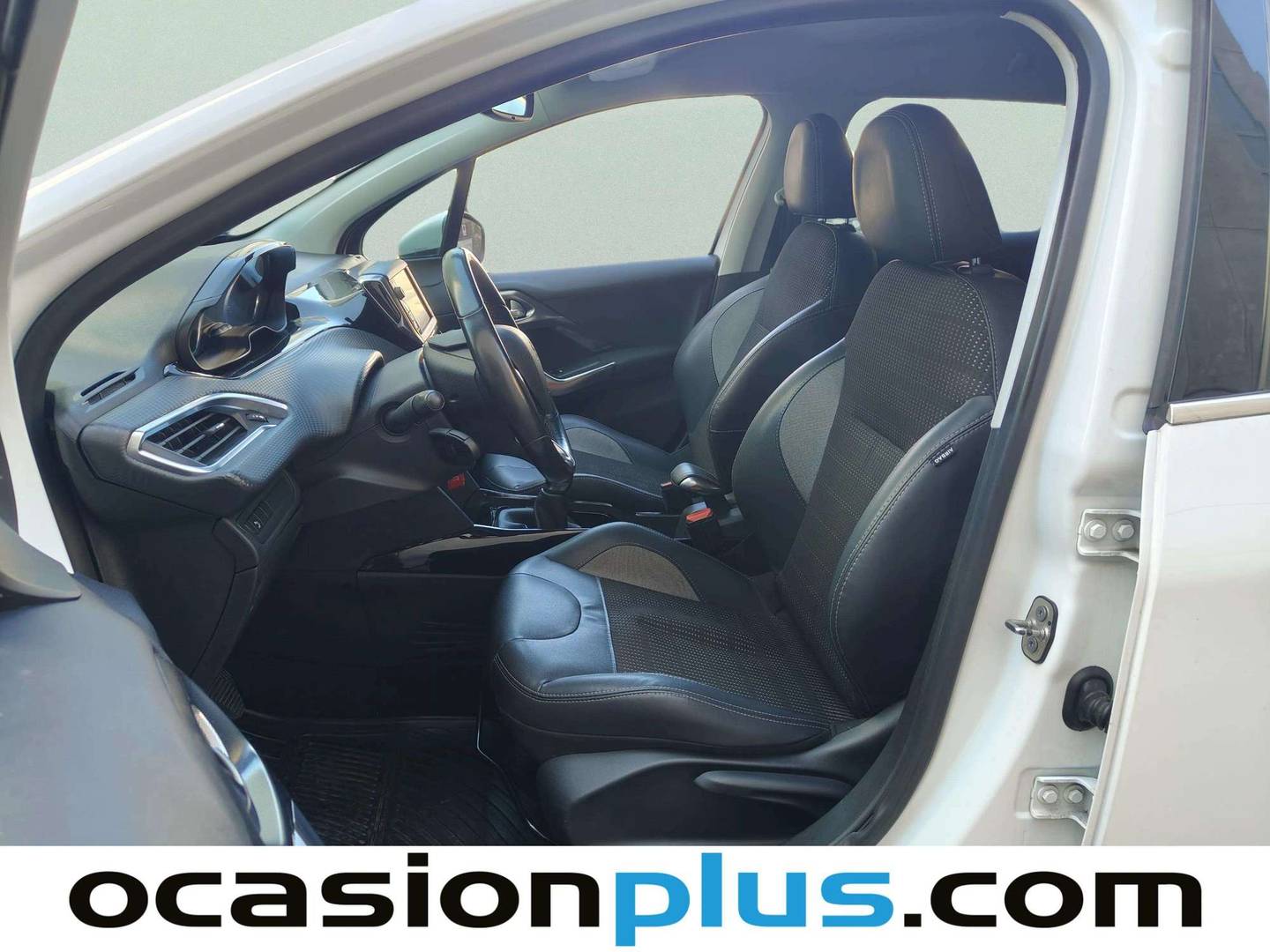 Foto asientos delanteros Peugeot 2008 Peugeot 2008 BlueHDi 100 Allure (100 CV)