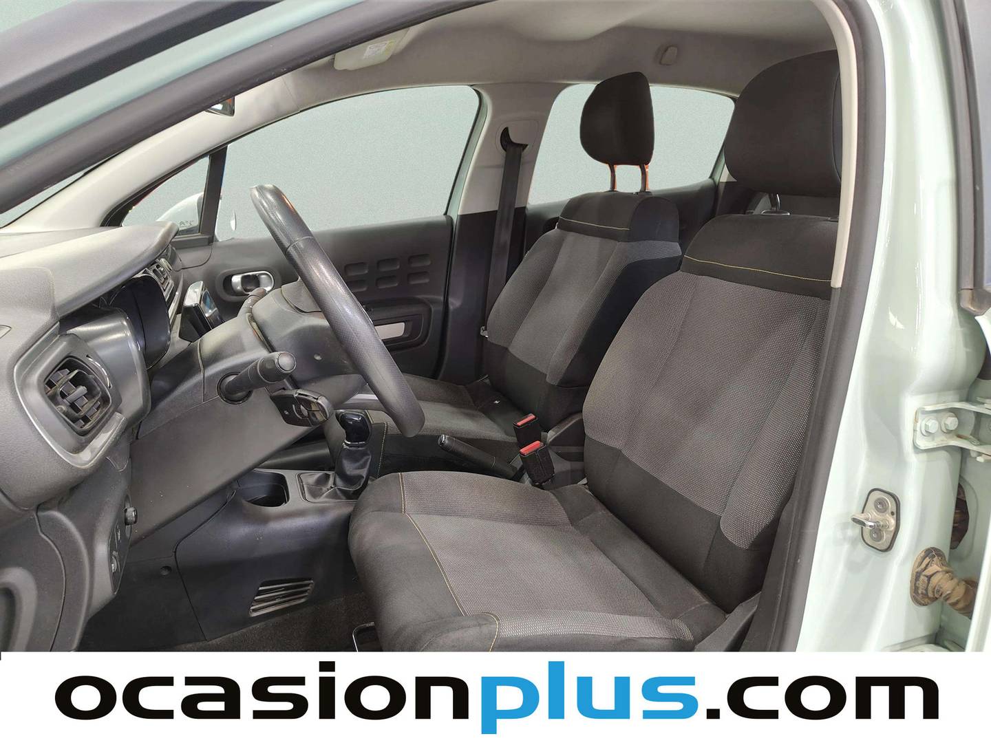 Foto asientos delanteros Citroën C3 Citroën C3 BlueHDi 75 S&S Feel (75 CV)