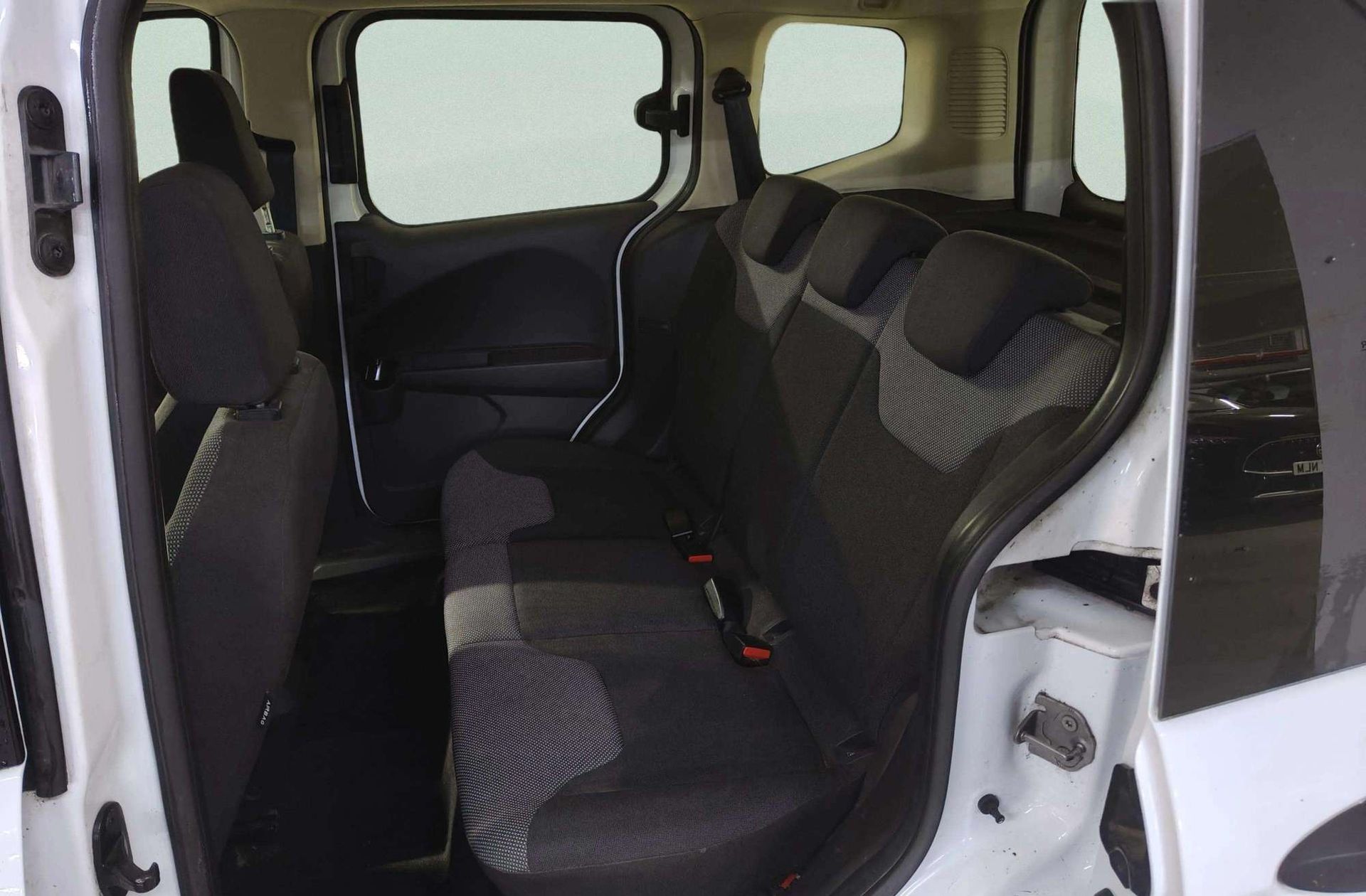 Ford Tourneo Courier 1.5 TDCi Ambiente - foto 8