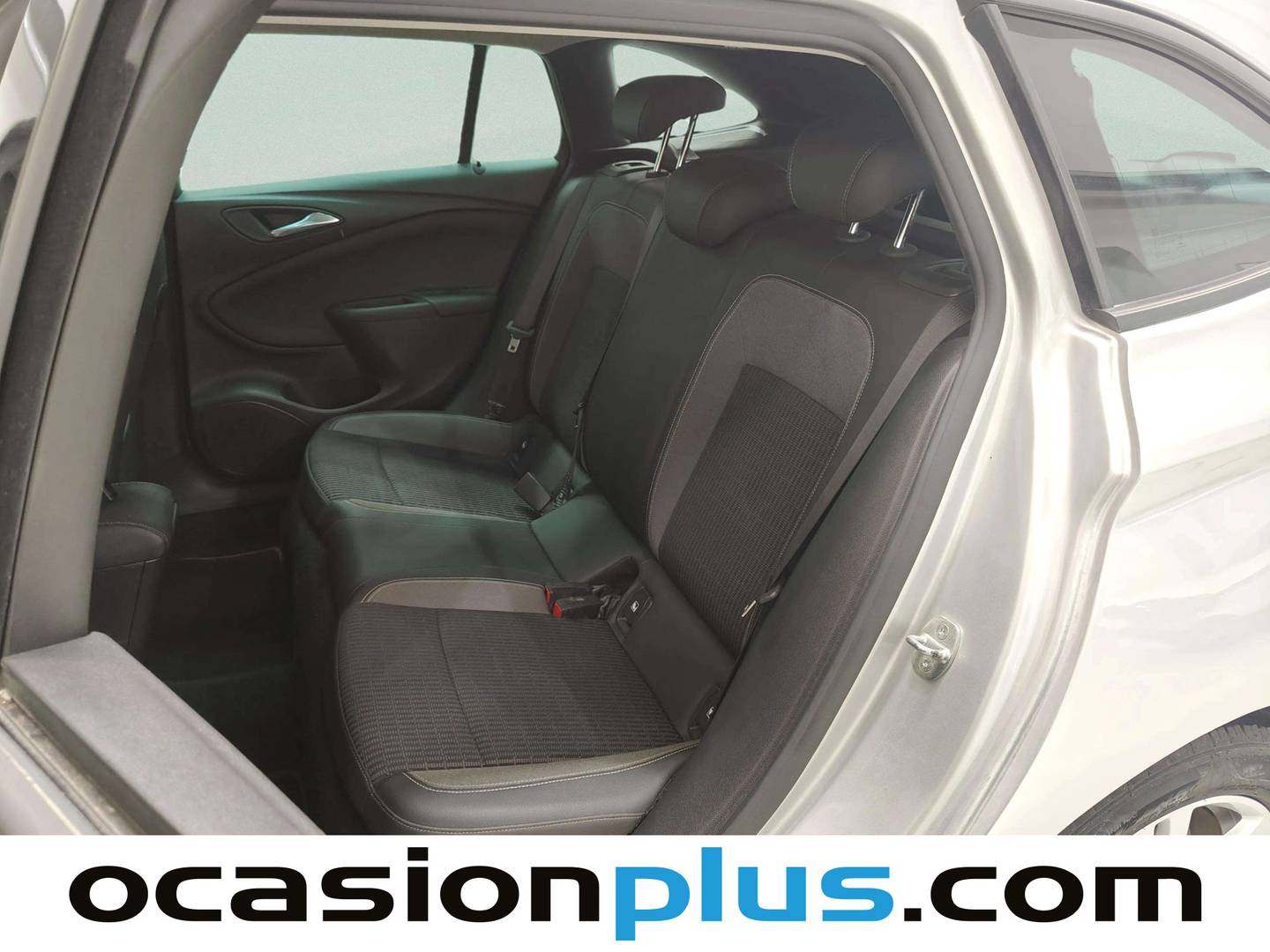 Foto asientos traseros Opel Astra Opel Astra Sports Tourer 1.4T SHT S/S Business Elegance CVT (145 CV)