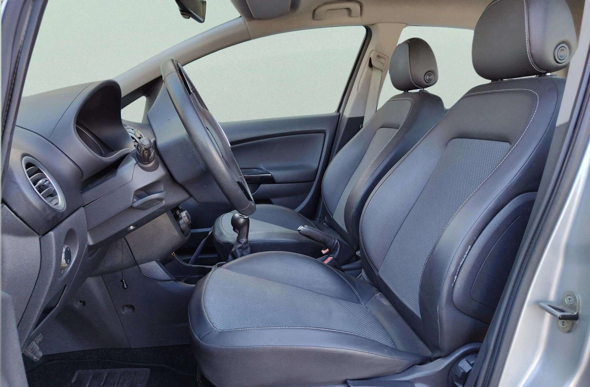 Opel Corsa 1.4 Cosmo - foto 9