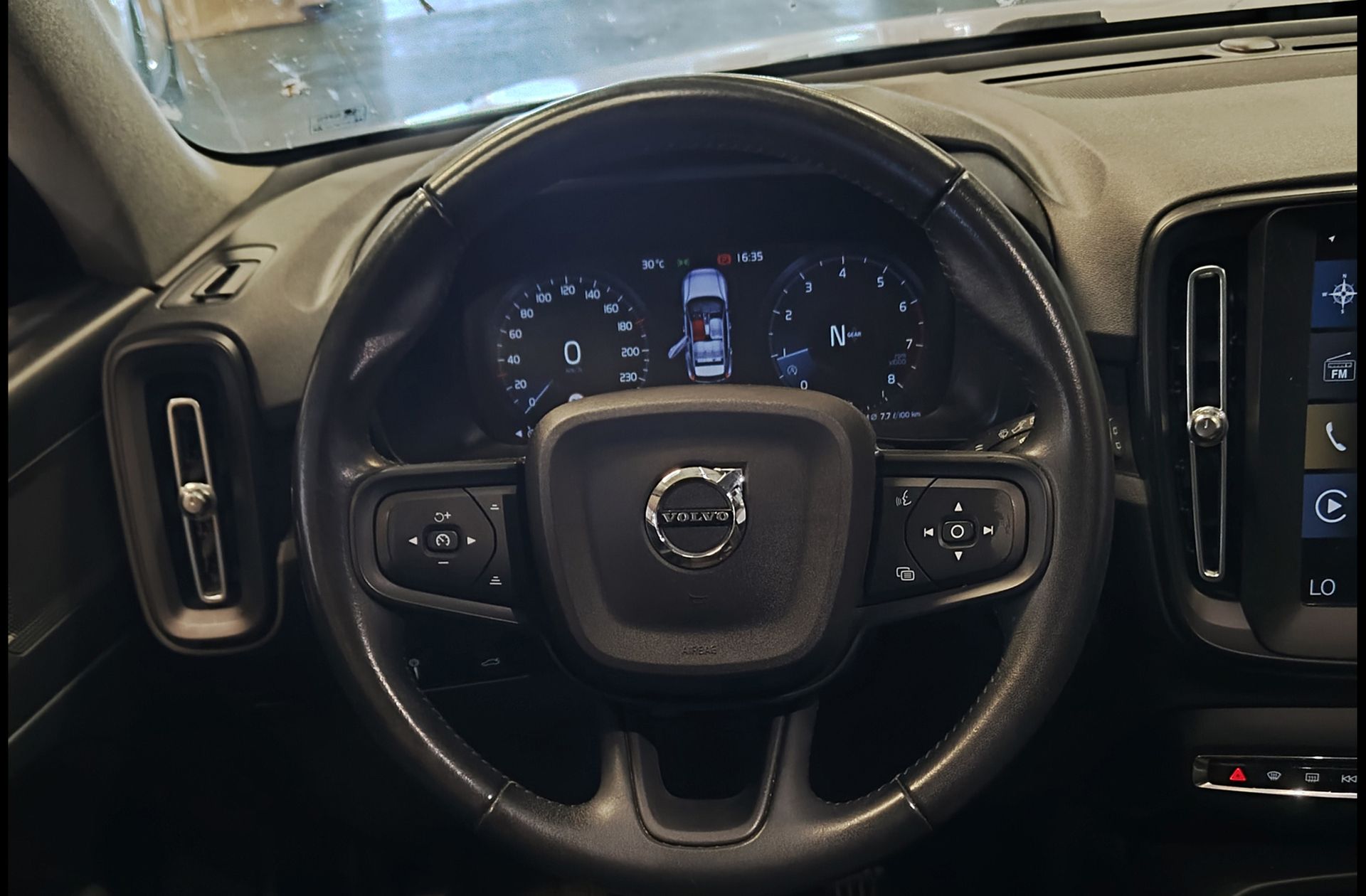 Volvo XC40 T2 Momentum Core - foto 21