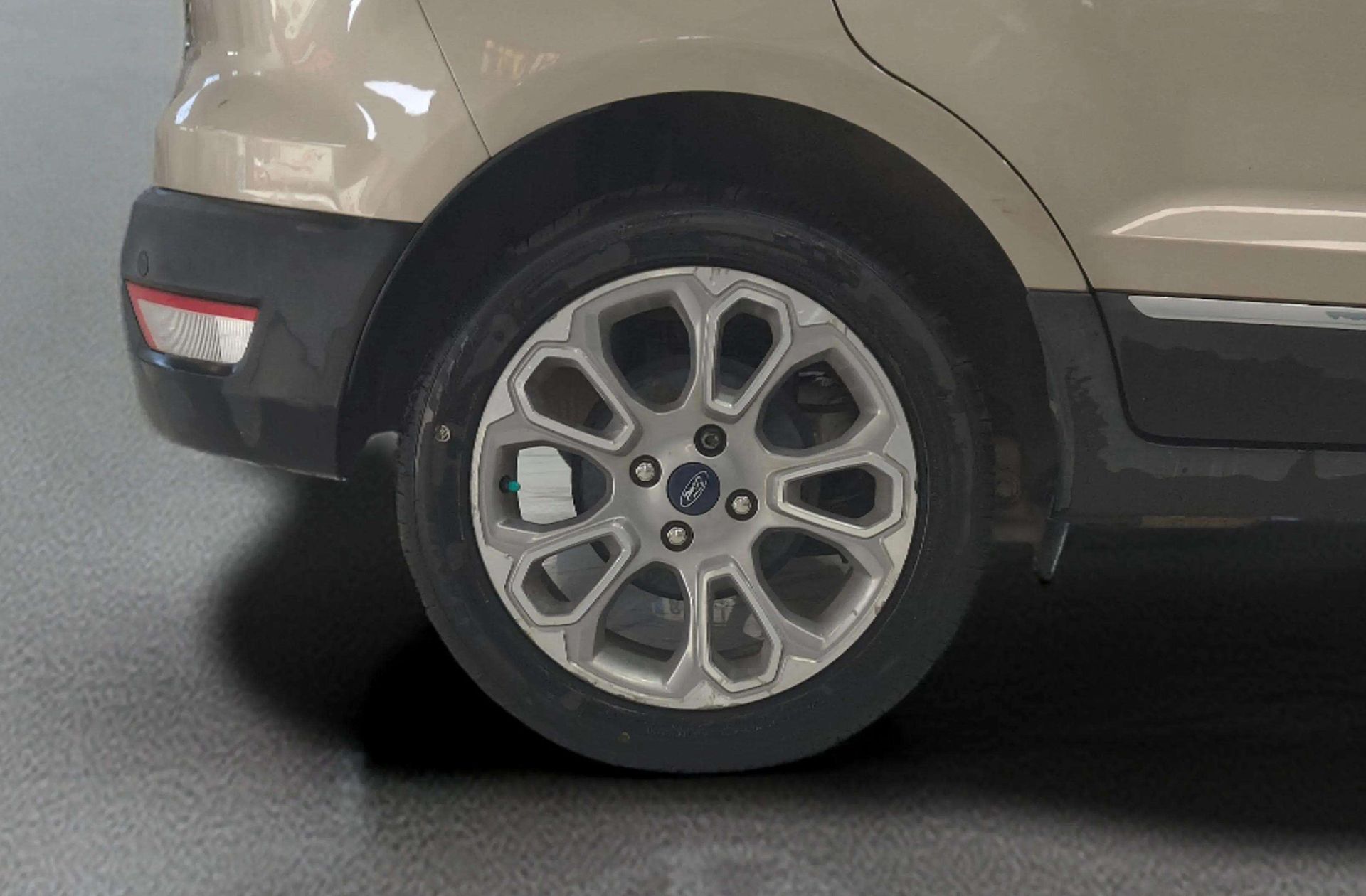 Ford EcoSport 1.0T EcoBoost Titanium - foto 37